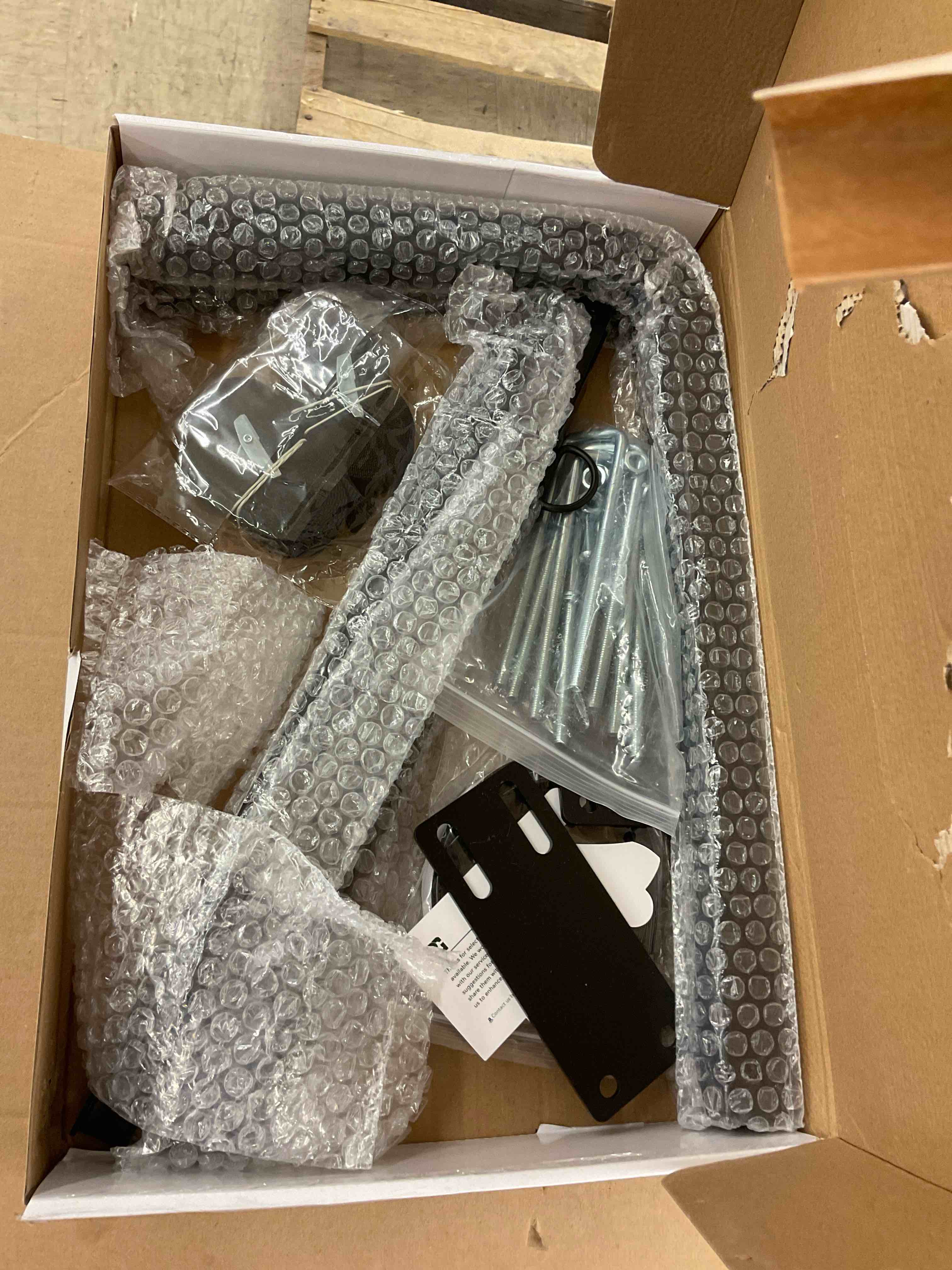 https://s3.amazonaws.com/lotting-images-prod/BoxBids/BXB0500327_1778612490098.jpeg