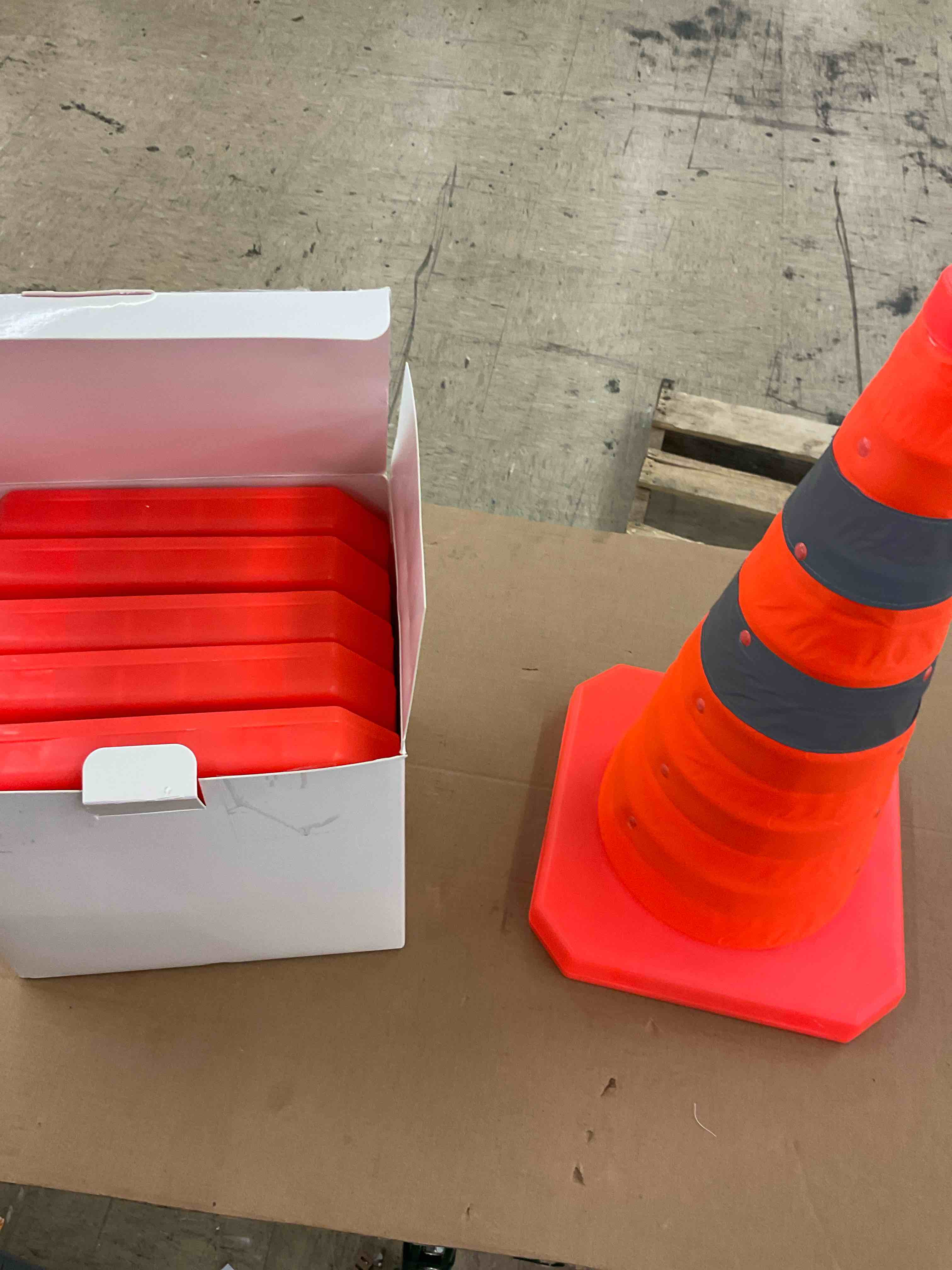 https://s3.amazonaws.com/lotting-images-prod/BoxBids/BXB0500338_1778613663849.jpeg