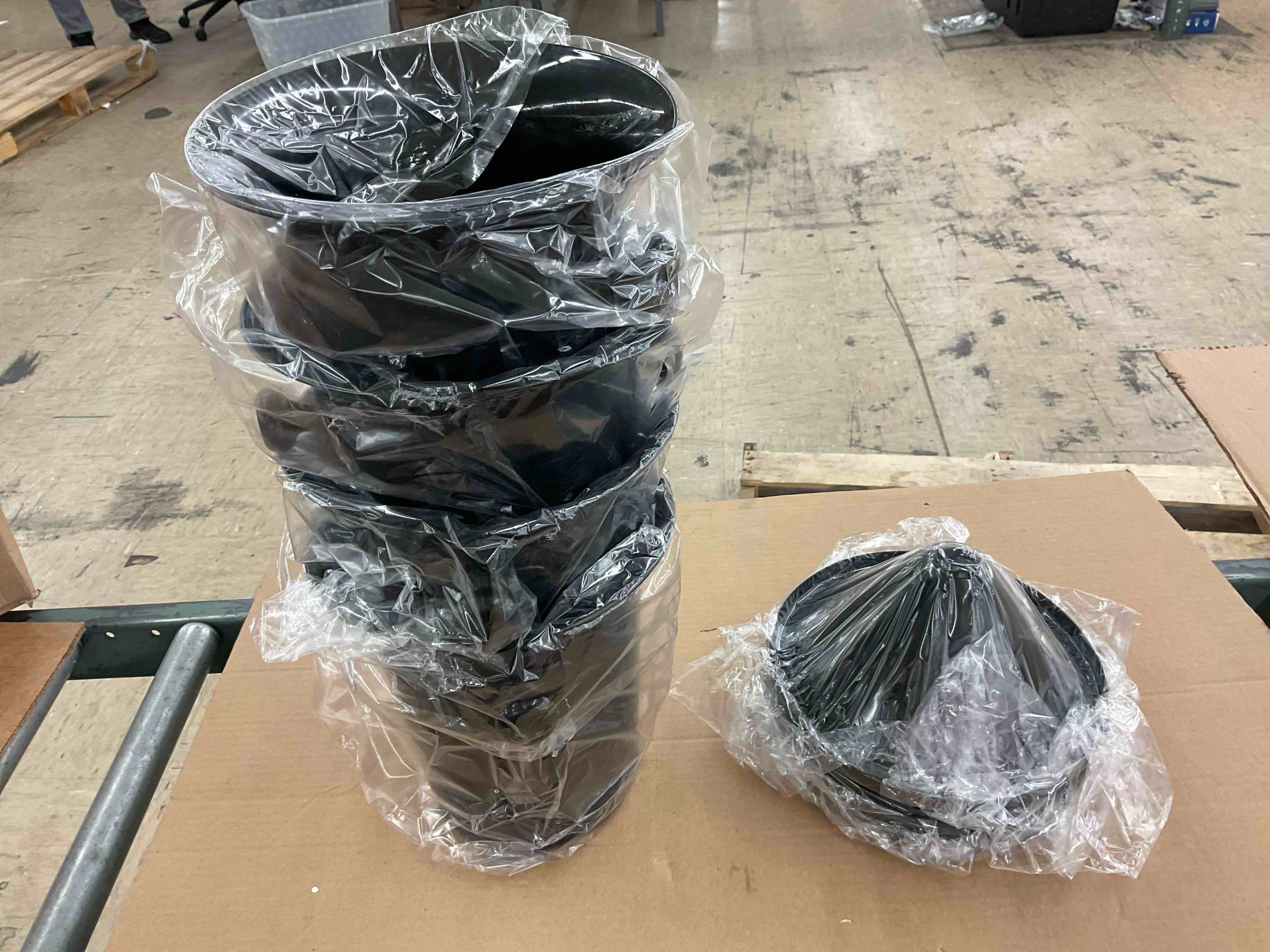 https://s3.amazonaws.com/lotting-images-prod/BoxBids/BXB0500340_1778613870006.jpeg