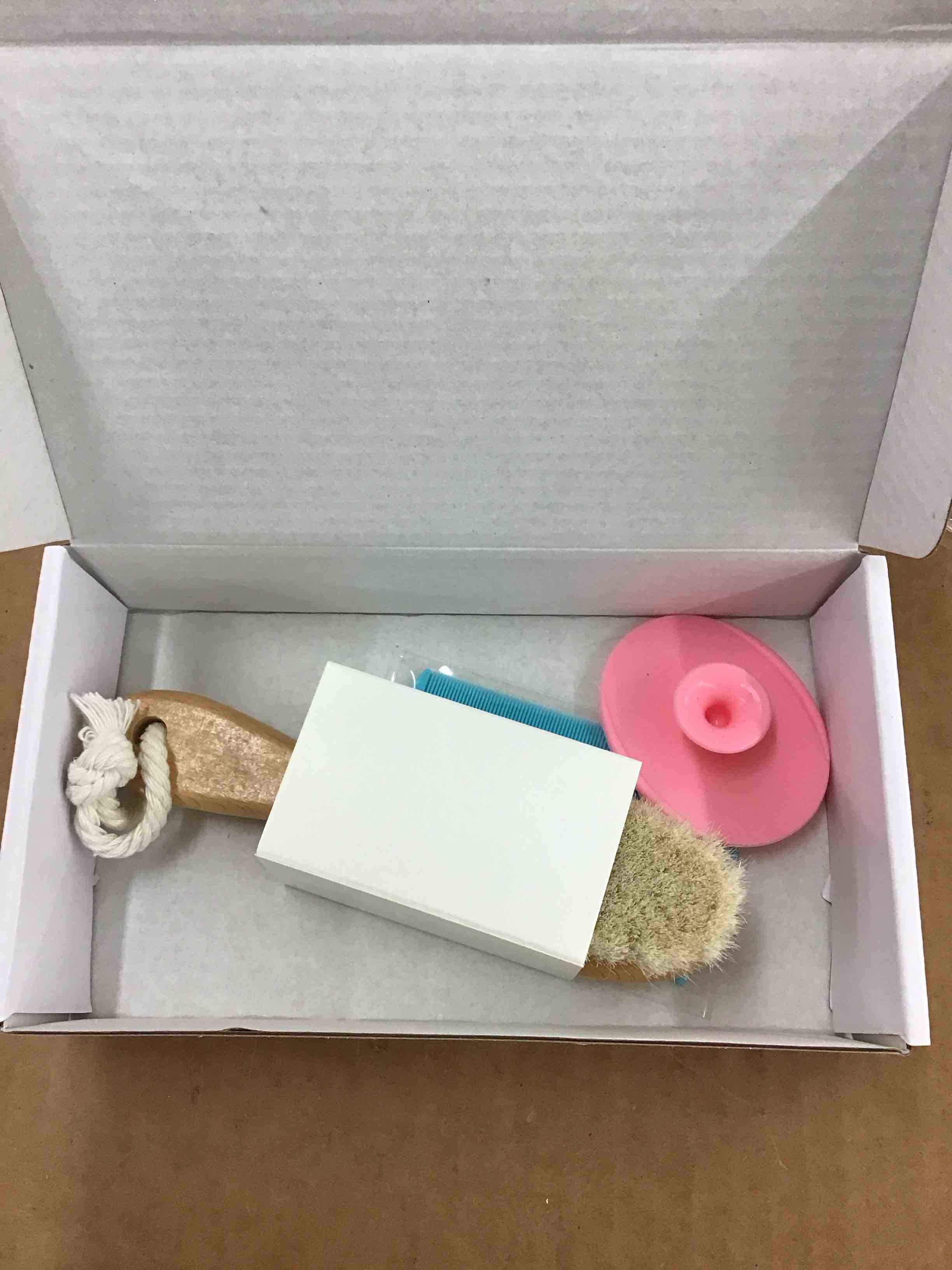 https://s3.amazonaws.com/lotting-images-prod/BoxBids/BXB0500579_1778159579928.jpeg