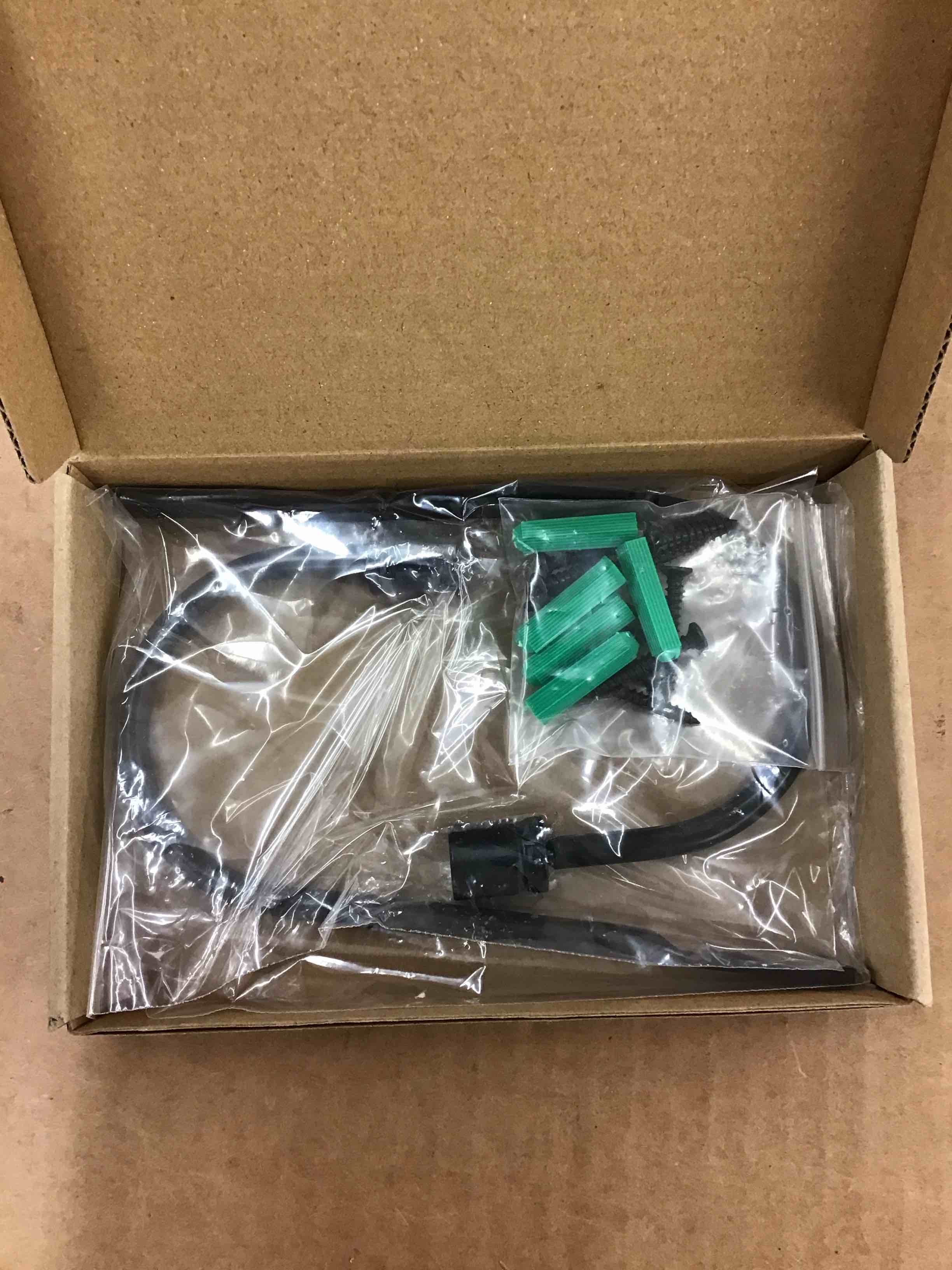 https://s3.amazonaws.com/lotting-images-prod/BoxBids/BXB0500586_1778160716985.jpeg