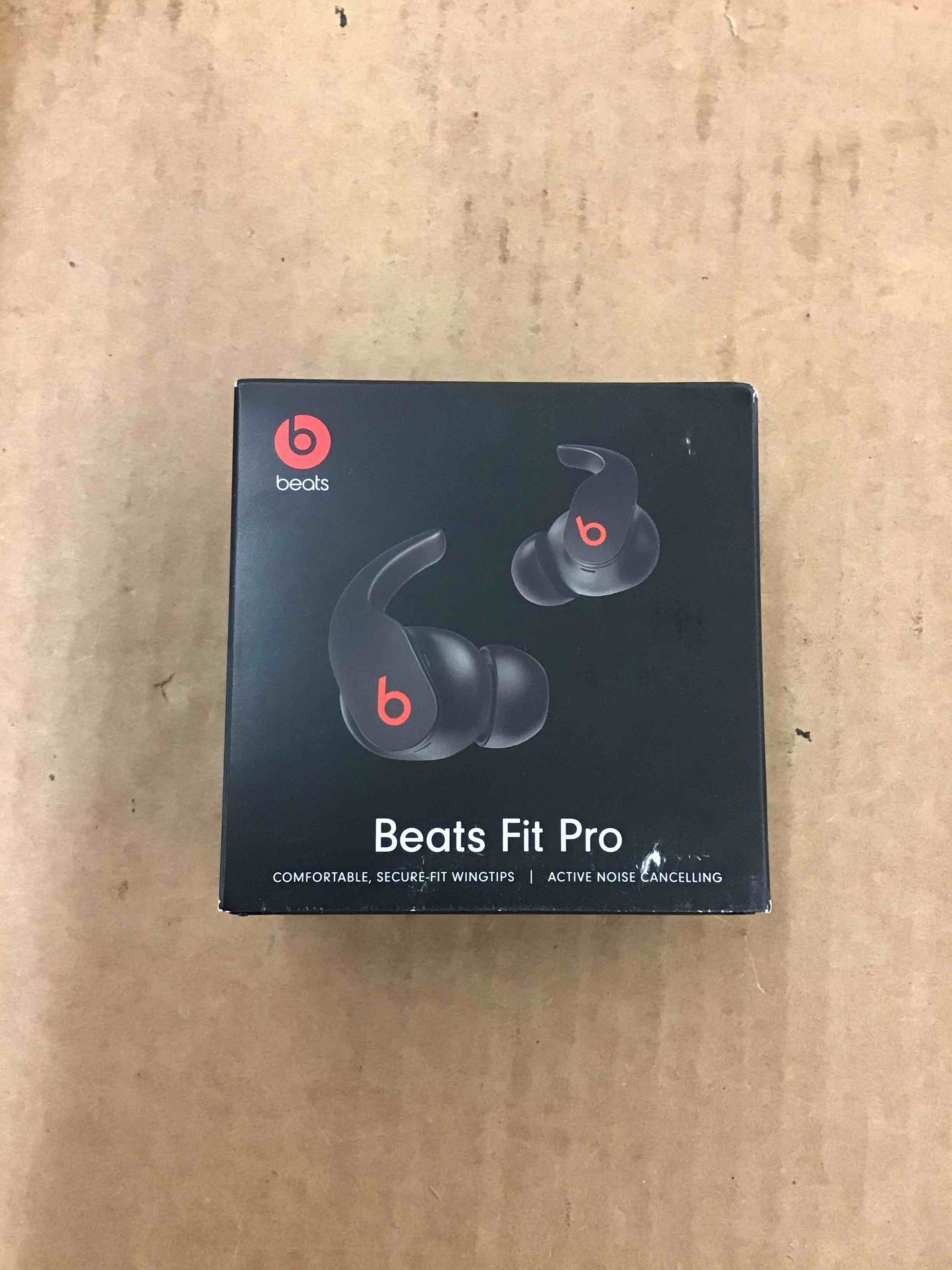 https://s3.amazonaws.com/lotting-images-prod/BoxBids/BXB0500603_1778163387815.jpeg
