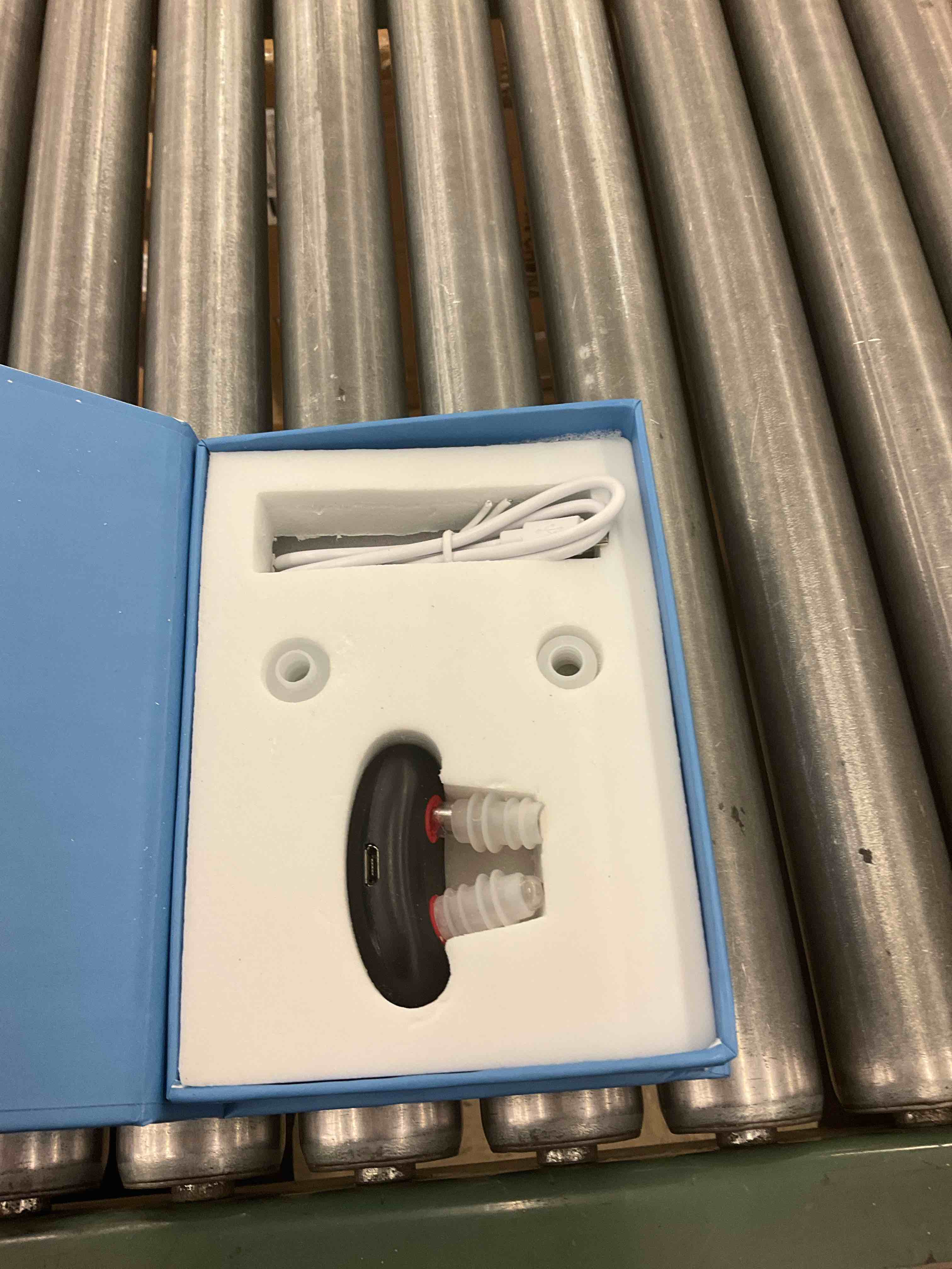 https://s3.amazonaws.com/lotting-images-prod/BoxBids/BXB0500670_1778093085042.jpeg