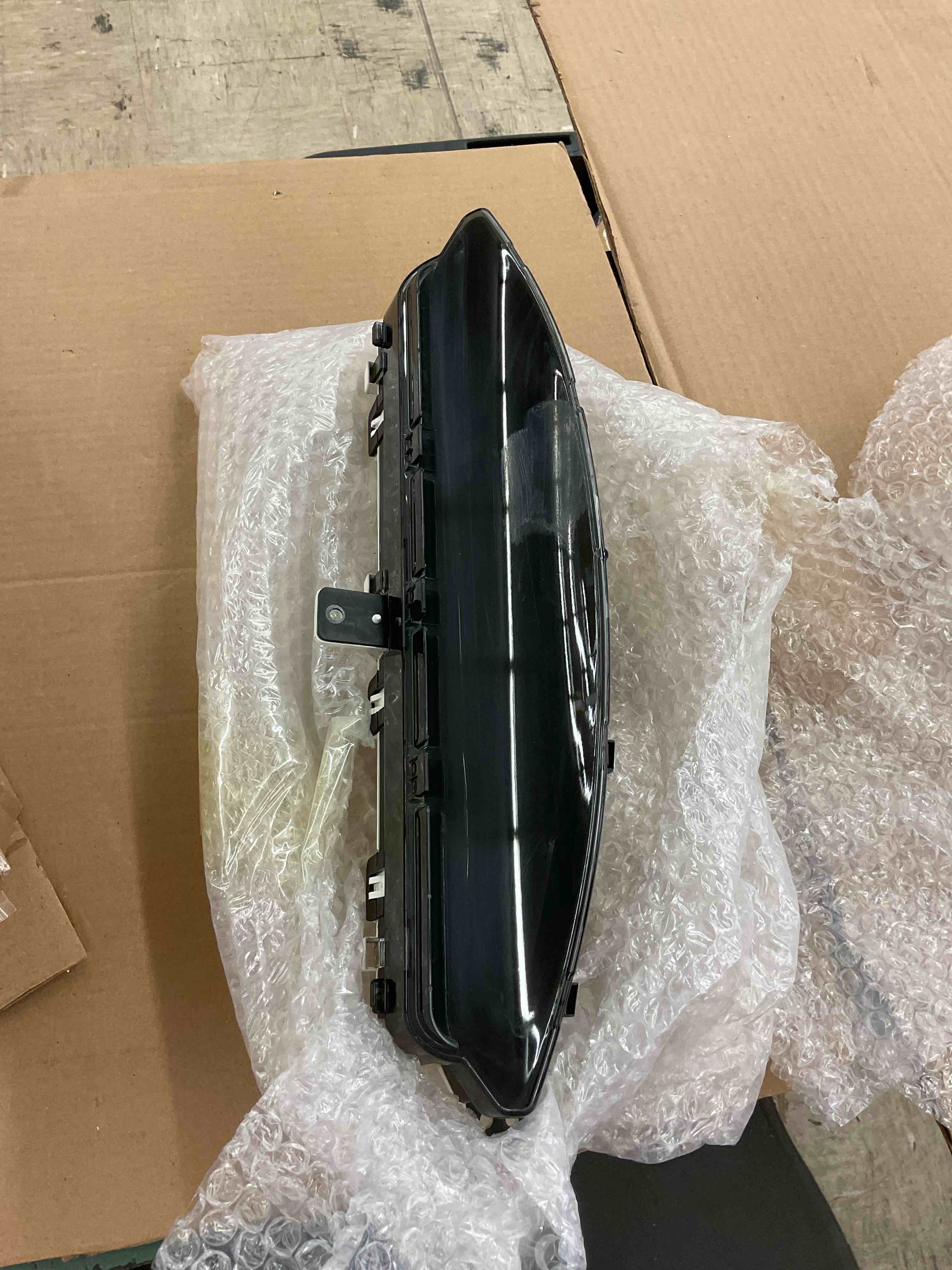 https://s3.amazonaws.com/lotting-images-prod/BoxBids/BXB0500770_1778267260991.jpeg
