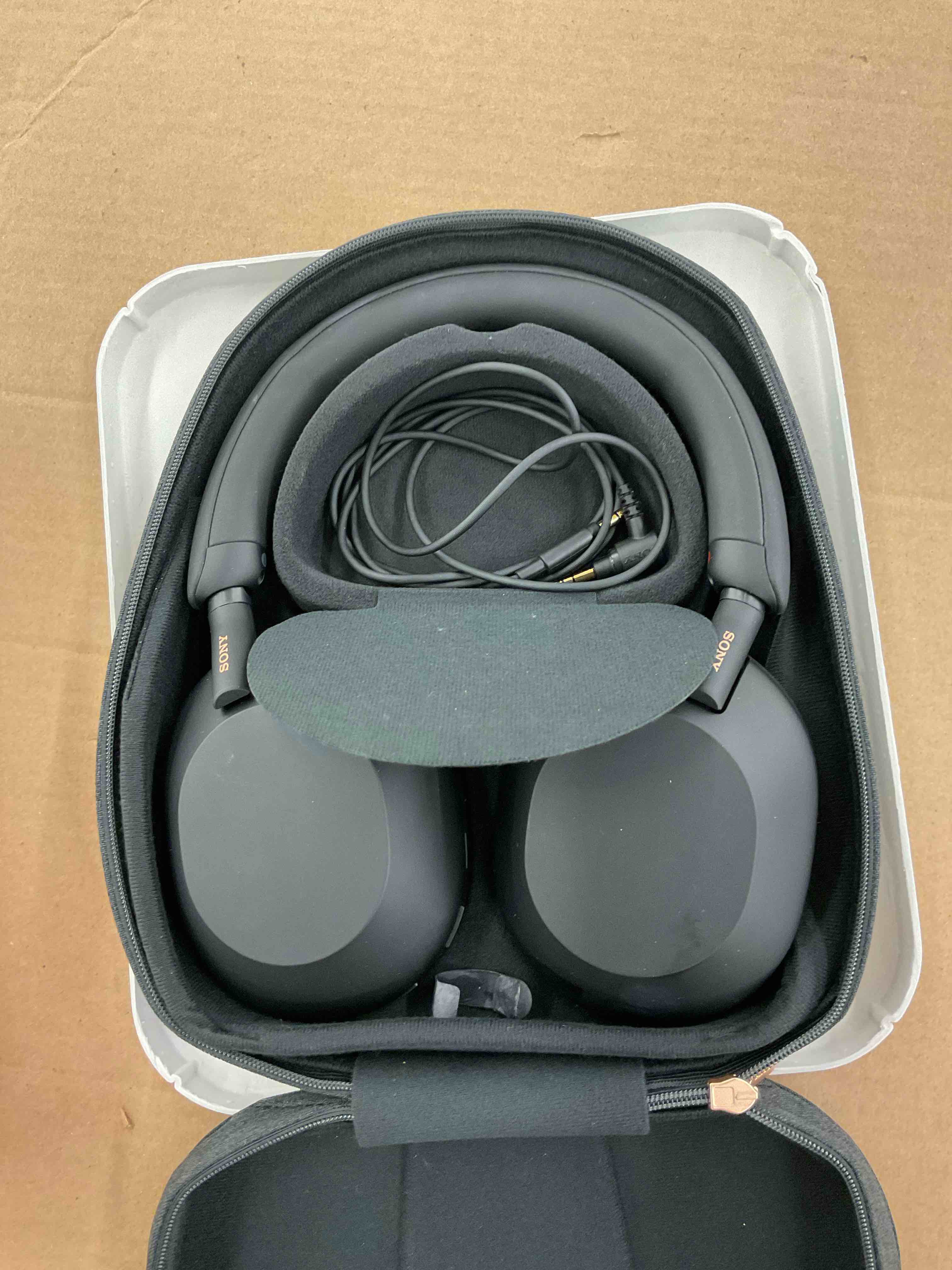https://s3.amazonaws.com/lotting-images-prod/BoxBids/BXB0500809_1778509345208.jpeg