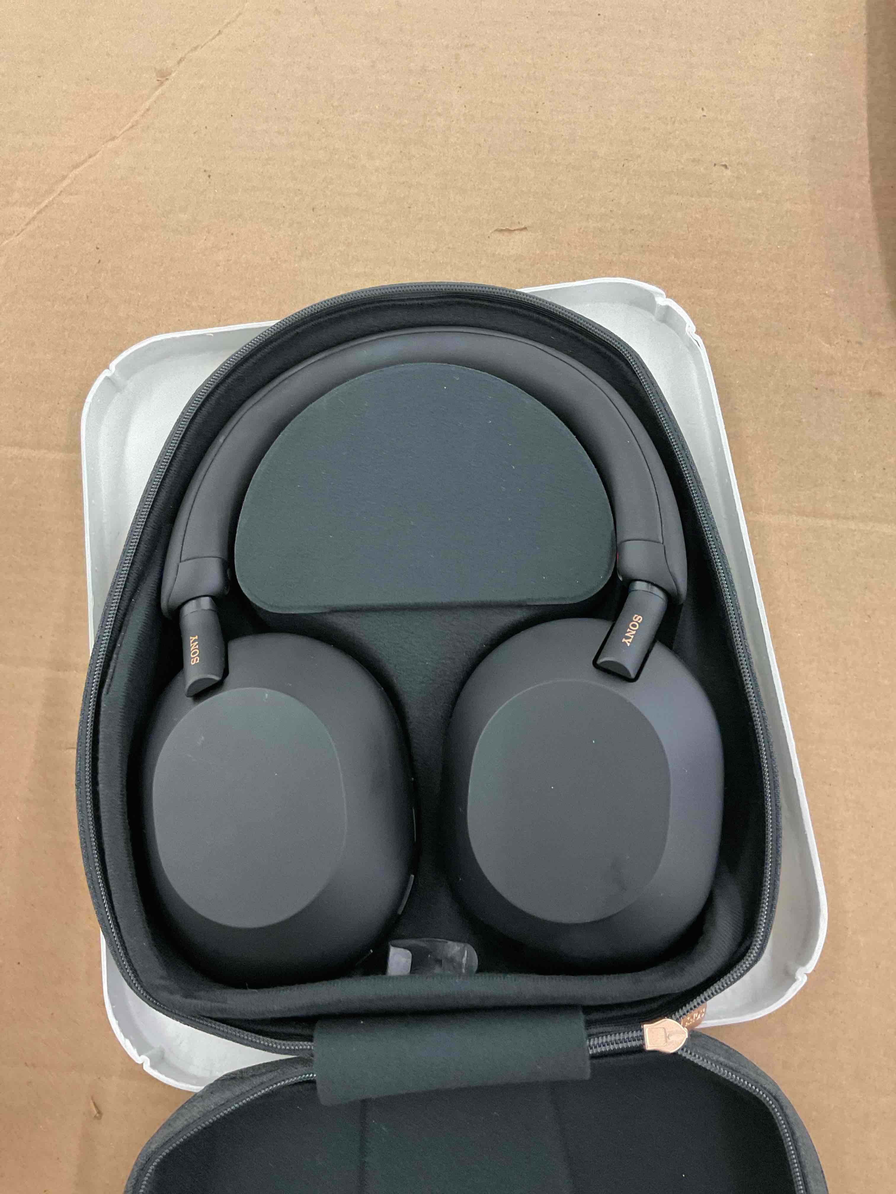 https://s3.amazonaws.com/lotting-images-prod/BoxBids/BXB0500809_1778509350196.jpeg