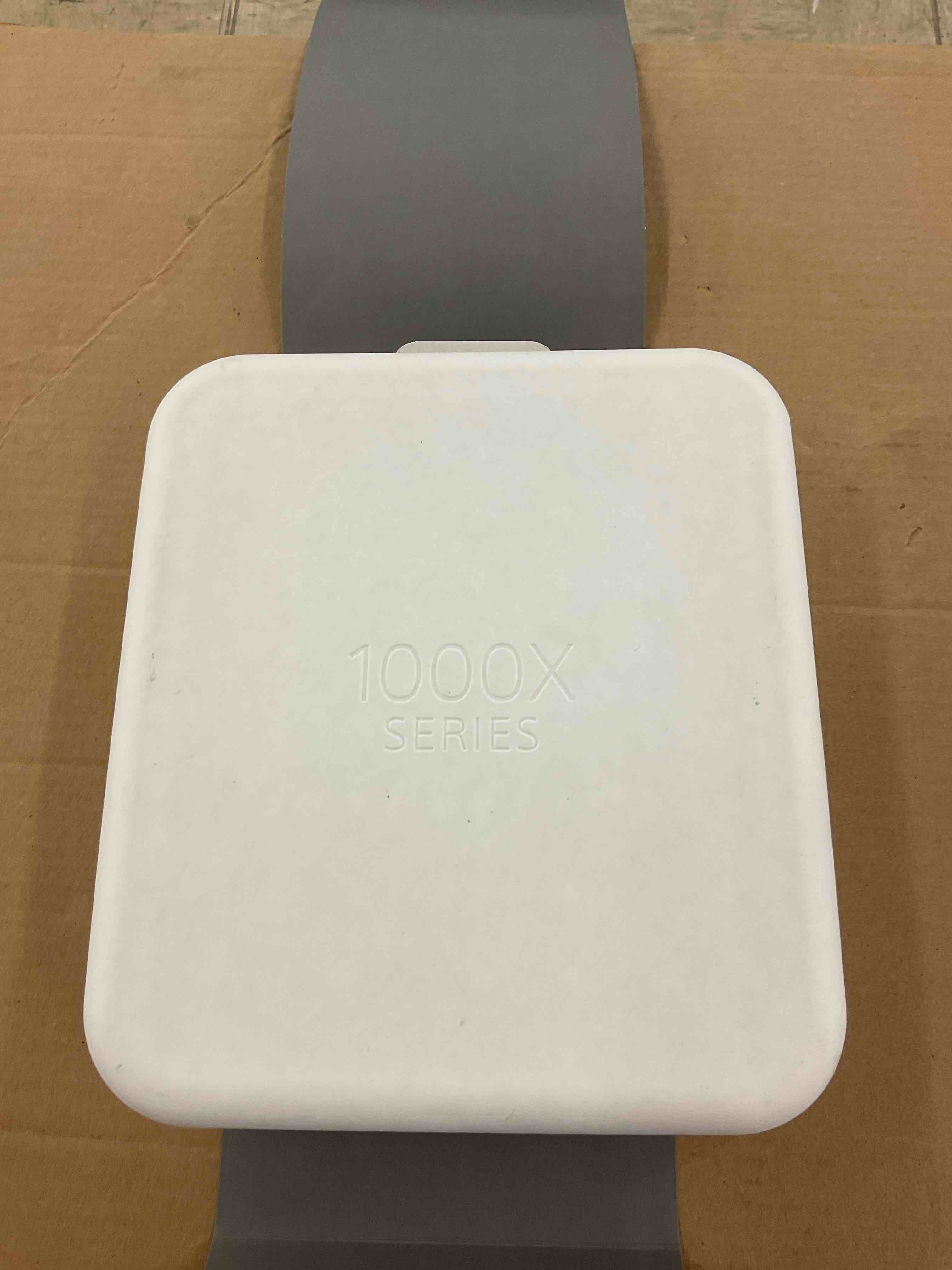 https://s3.amazonaws.com/lotting-images-prod/BoxBids/BXB0500809_1778509432406.jpeg