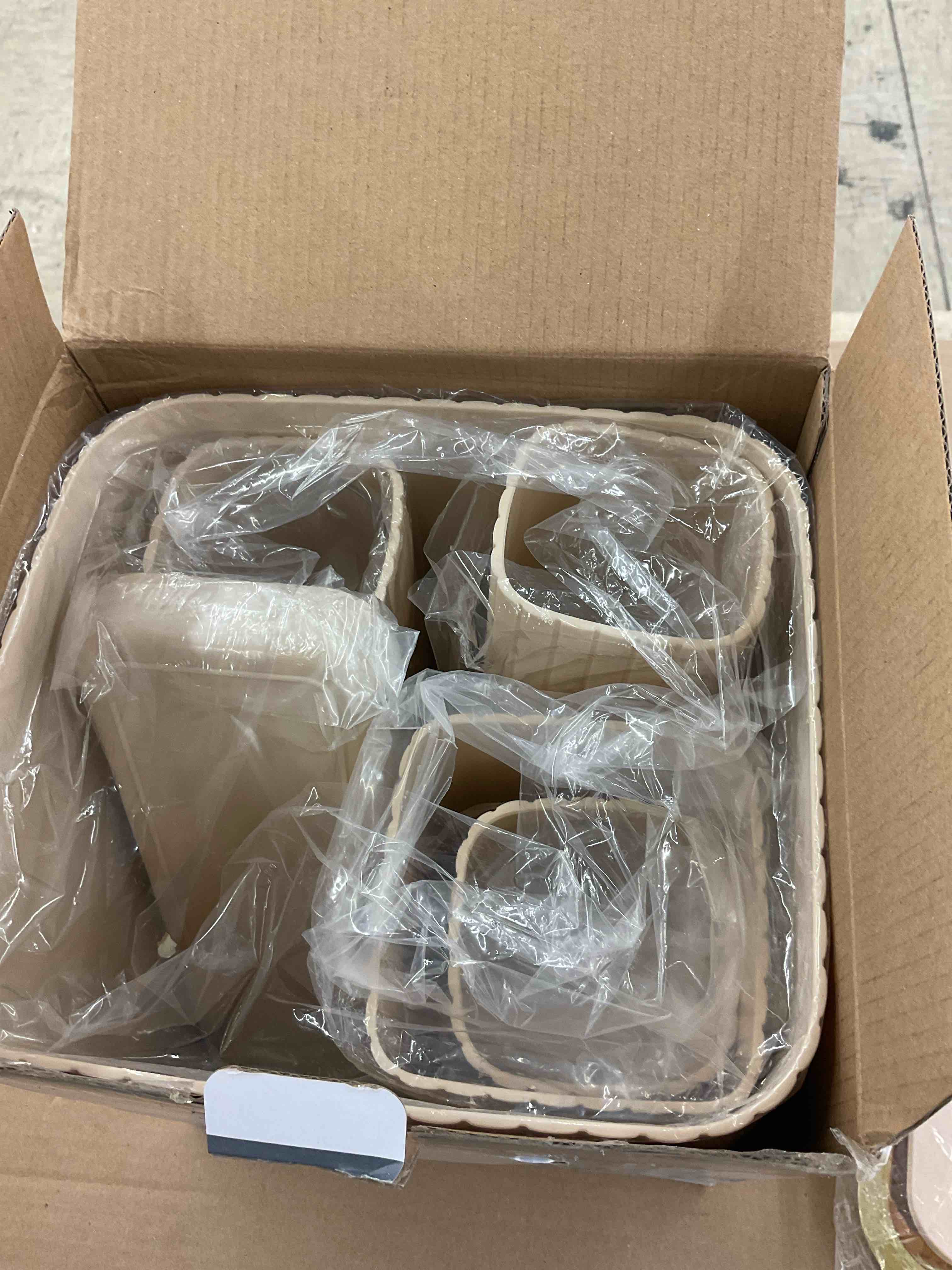 https://s3.amazonaws.com/lotting-images-prod/BoxBids/BXB0500810_1778508719322.jpeg