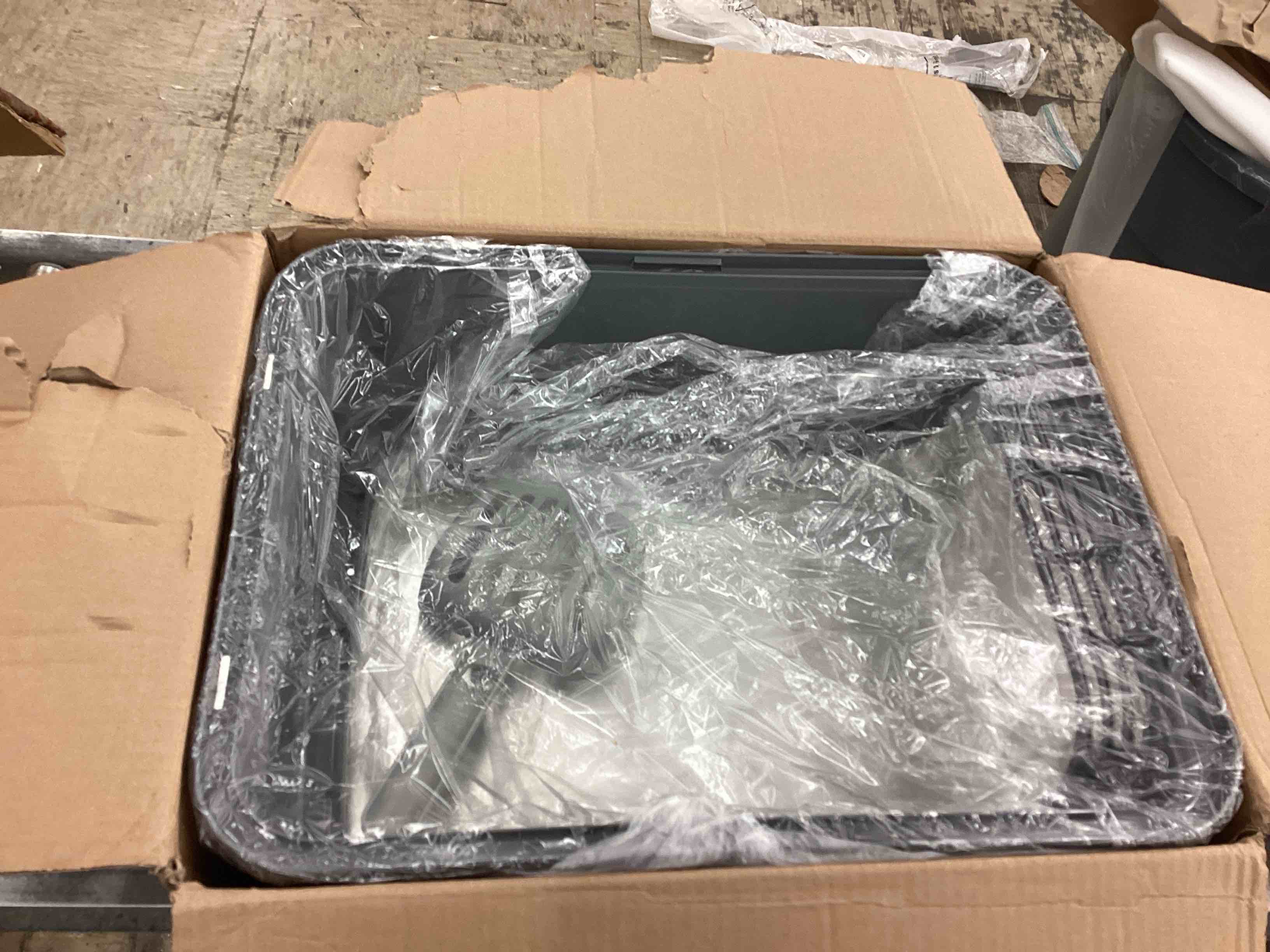 https://s3.amazonaws.com/lotting-images-prod/BoxBids/BXB0500850_1778088778826.jpeg