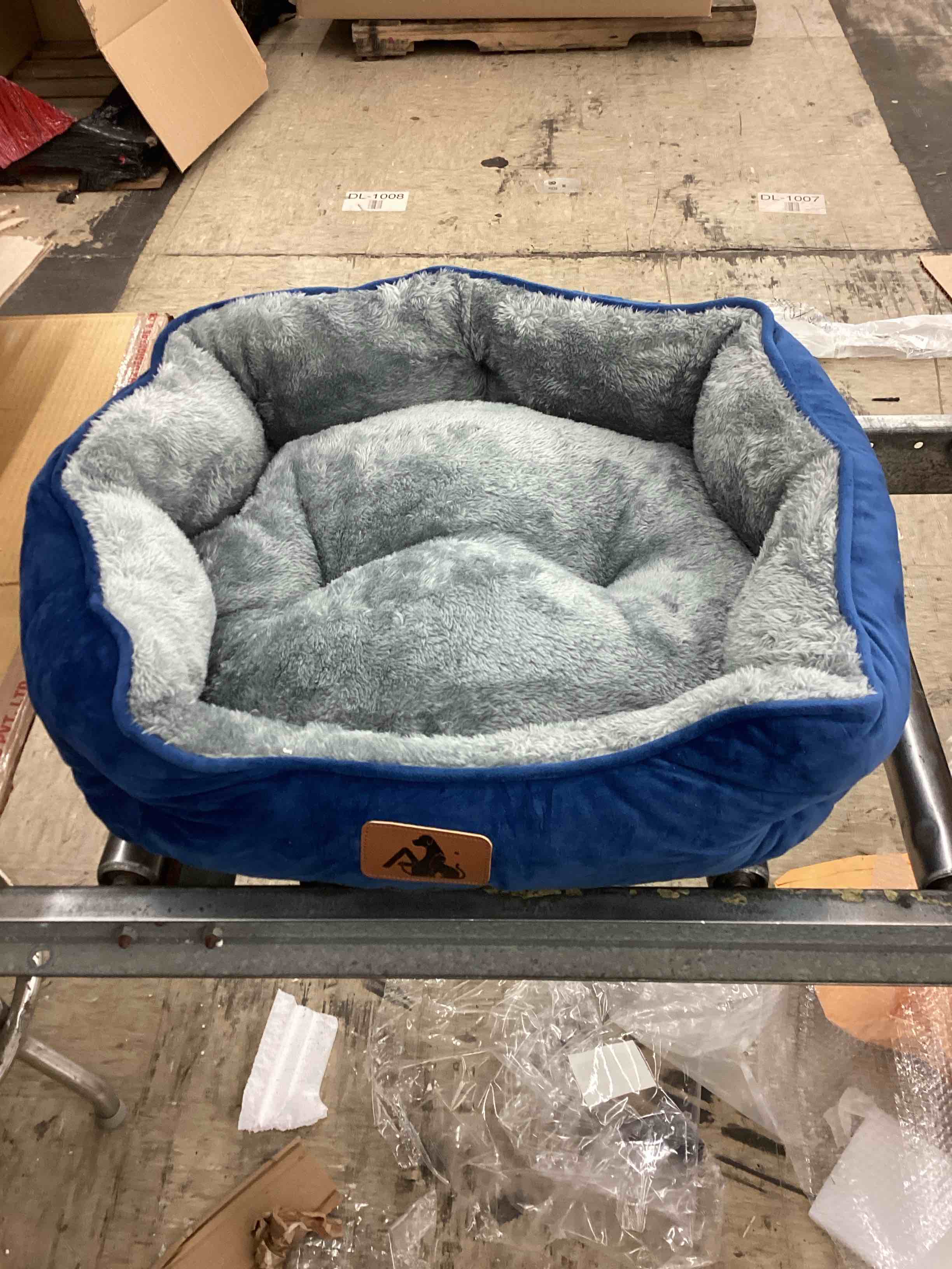 https://s3.amazonaws.com/lotting-images-prod/BoxBids/BXB0500855_1778082531257.jpeg