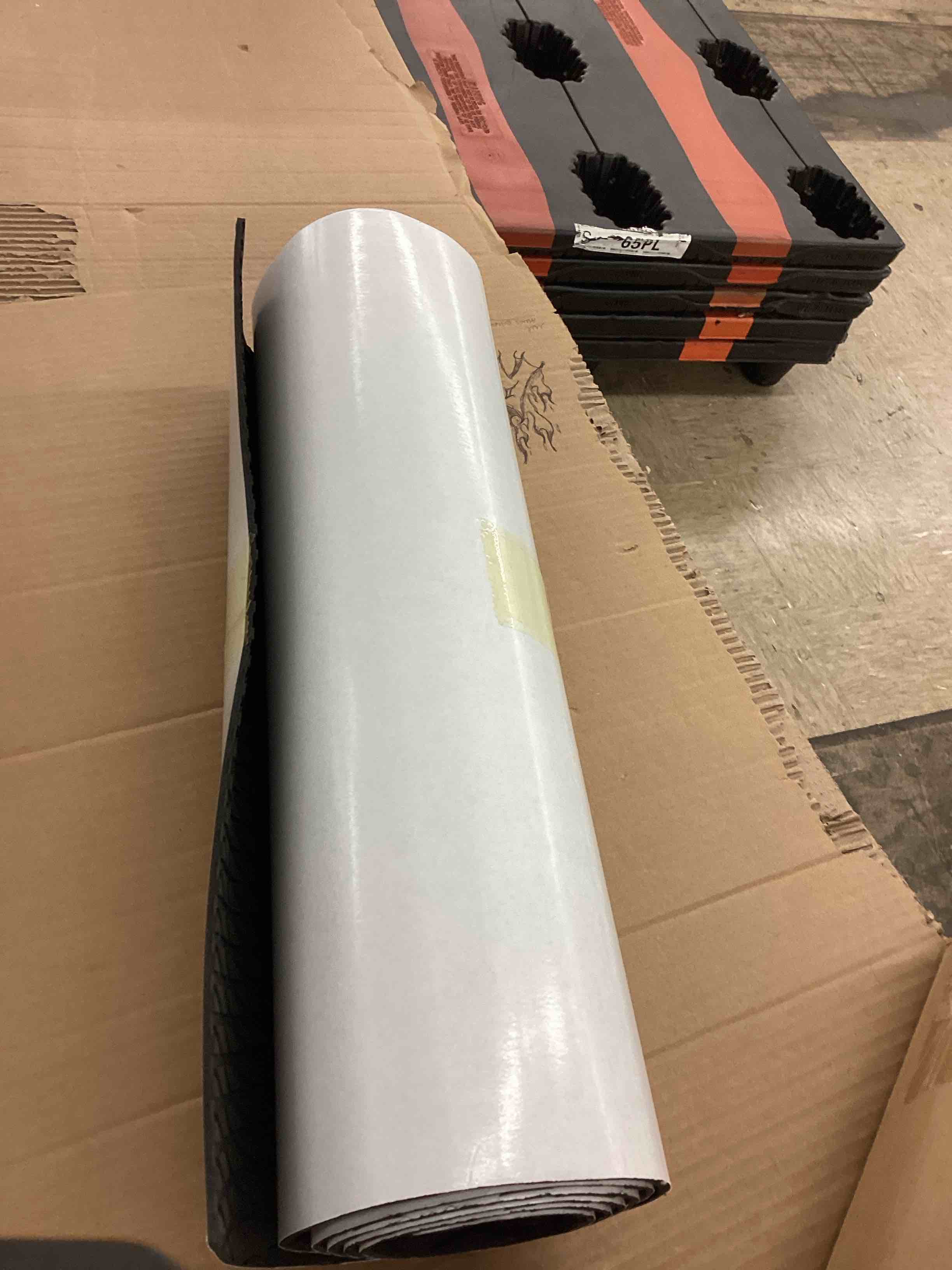 https://s3.amazonaws.com/lotting-images-prod/BoxBids/BXB0500884_1778251303838.jpeg