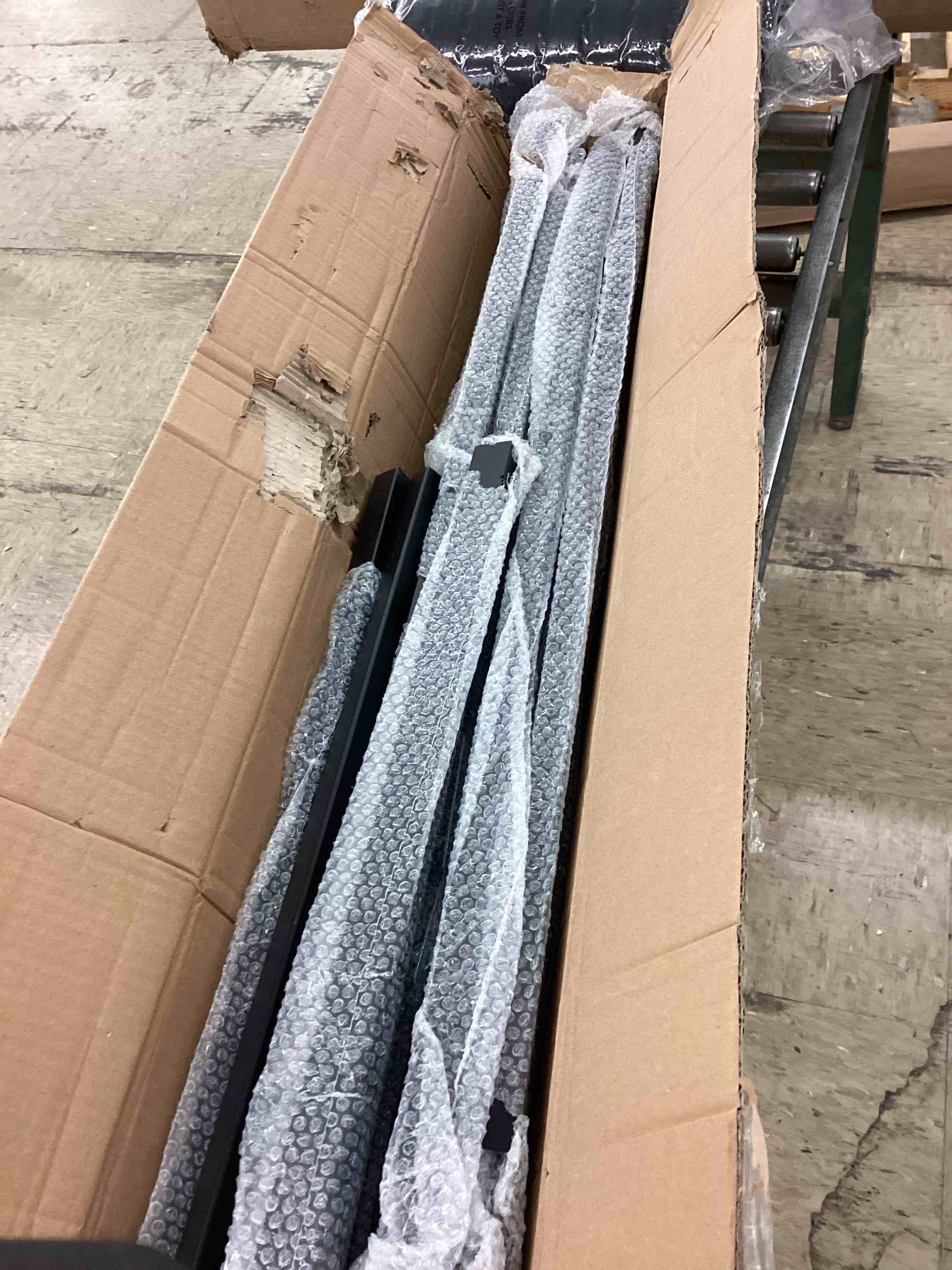 https://s3.amazonaws.com/lotting-images-prod/BoxBids/BXB0500888_1778253539502.jpeg