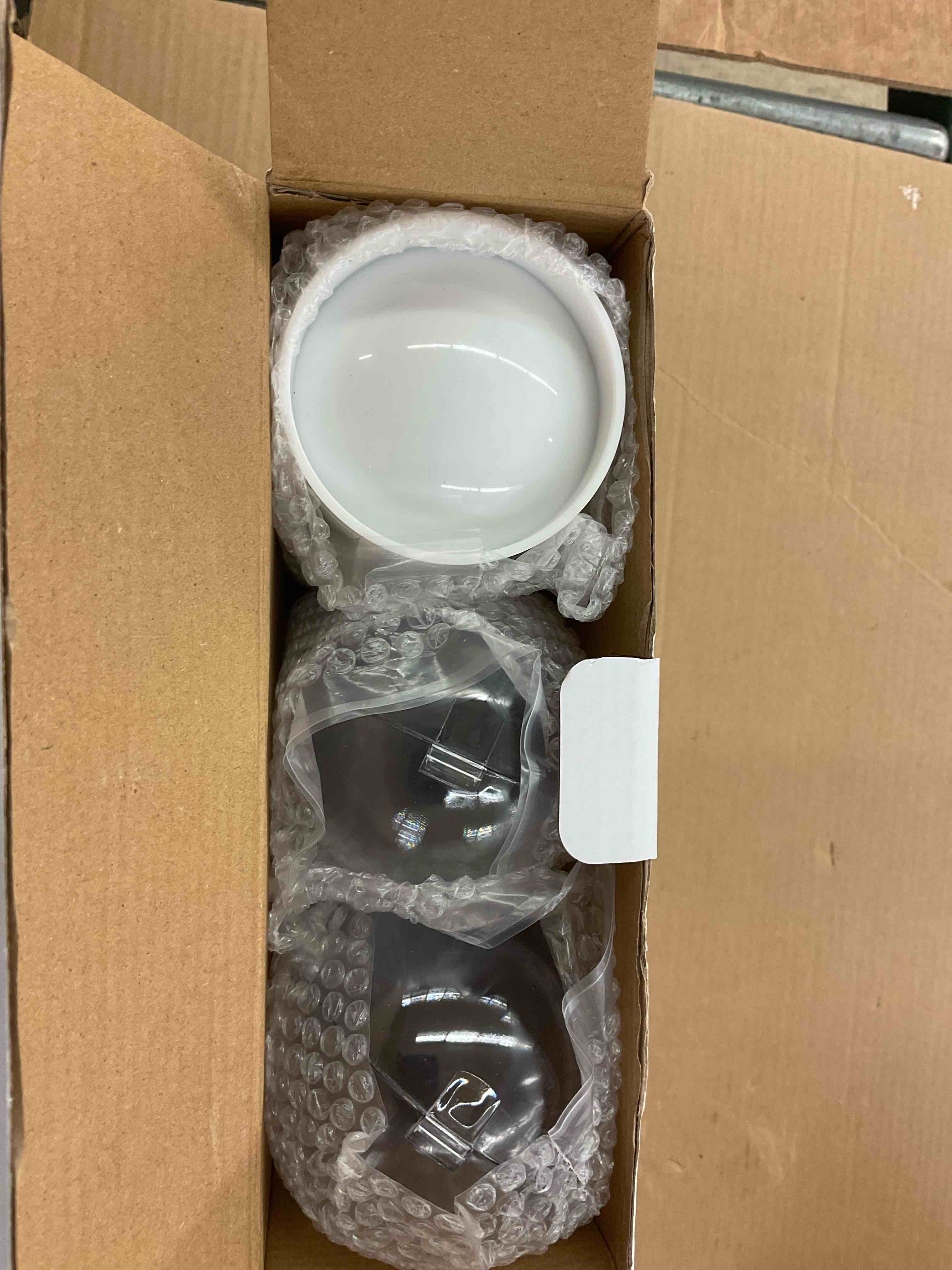 https://s3.amazonaws.com/lotting-images-prod/BoxBids/BXB0500926_1778521604665.jpeg
