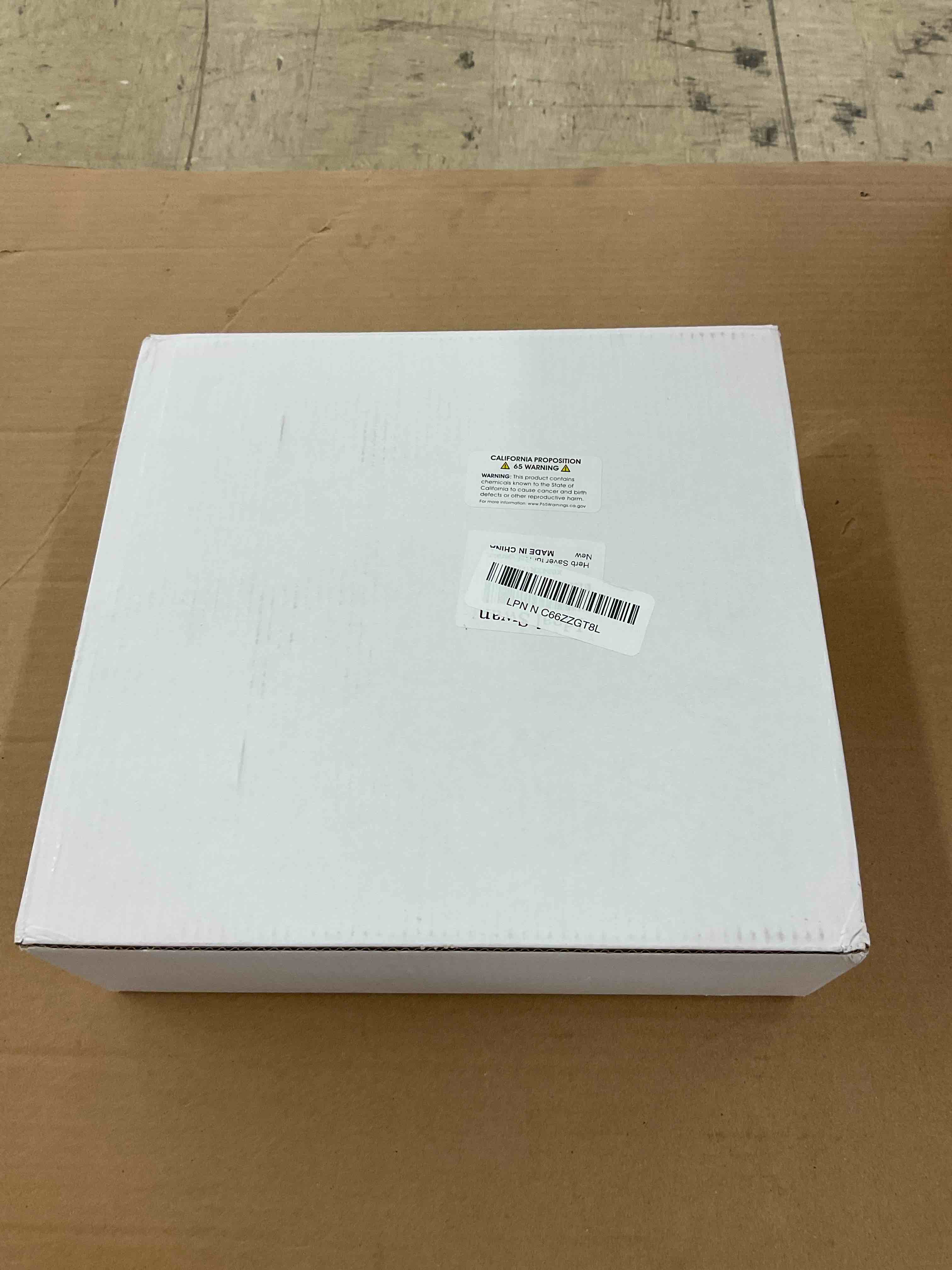 https://s3.amazonaws.com/lotting-images-prod/BoxBids/BXB0500926_1778521653812.jpeg