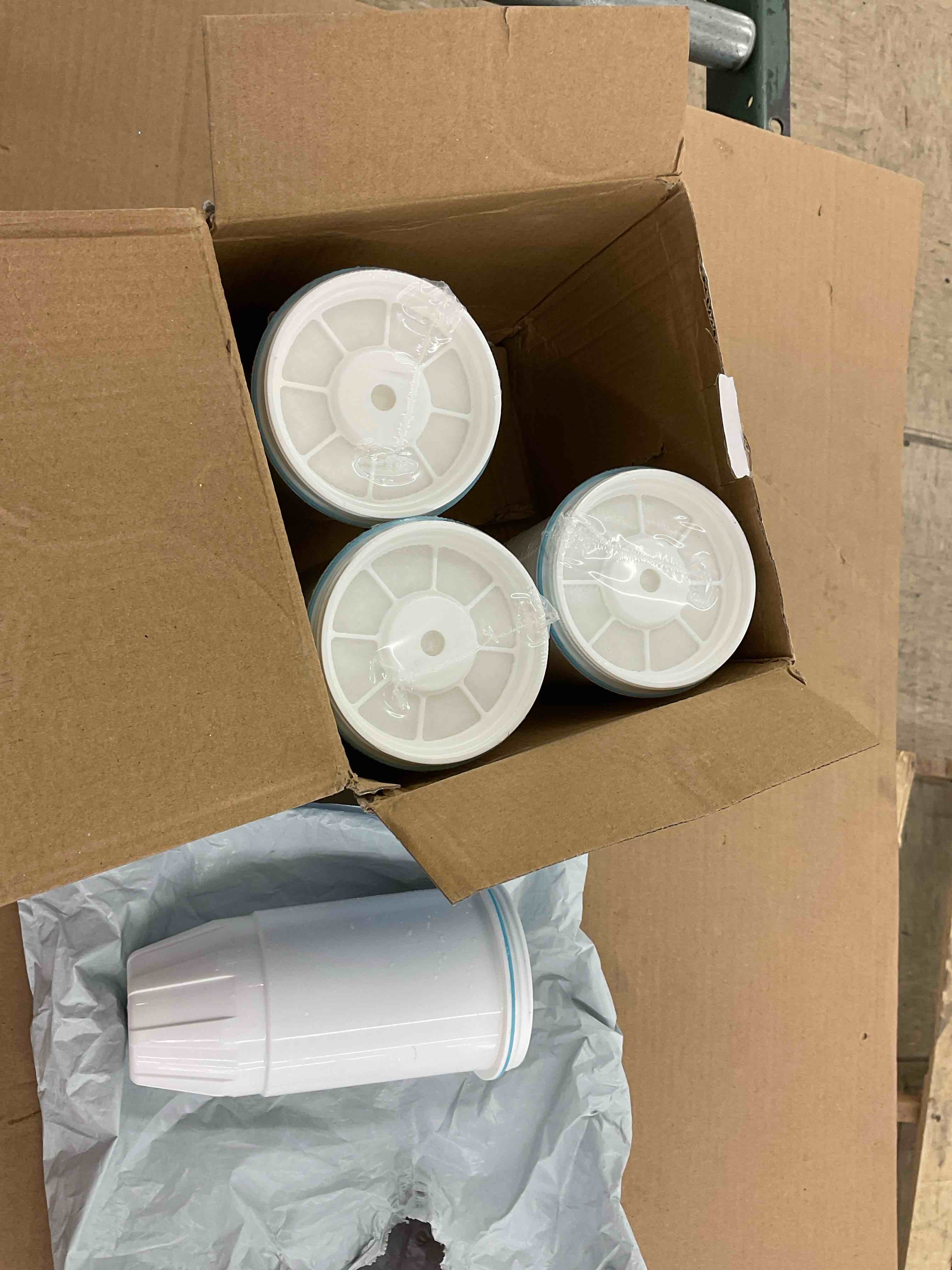 https://s3.amazonaws.com/lotting-images-prod/BoxBids/BXB0501007_1778616201449.jpeg