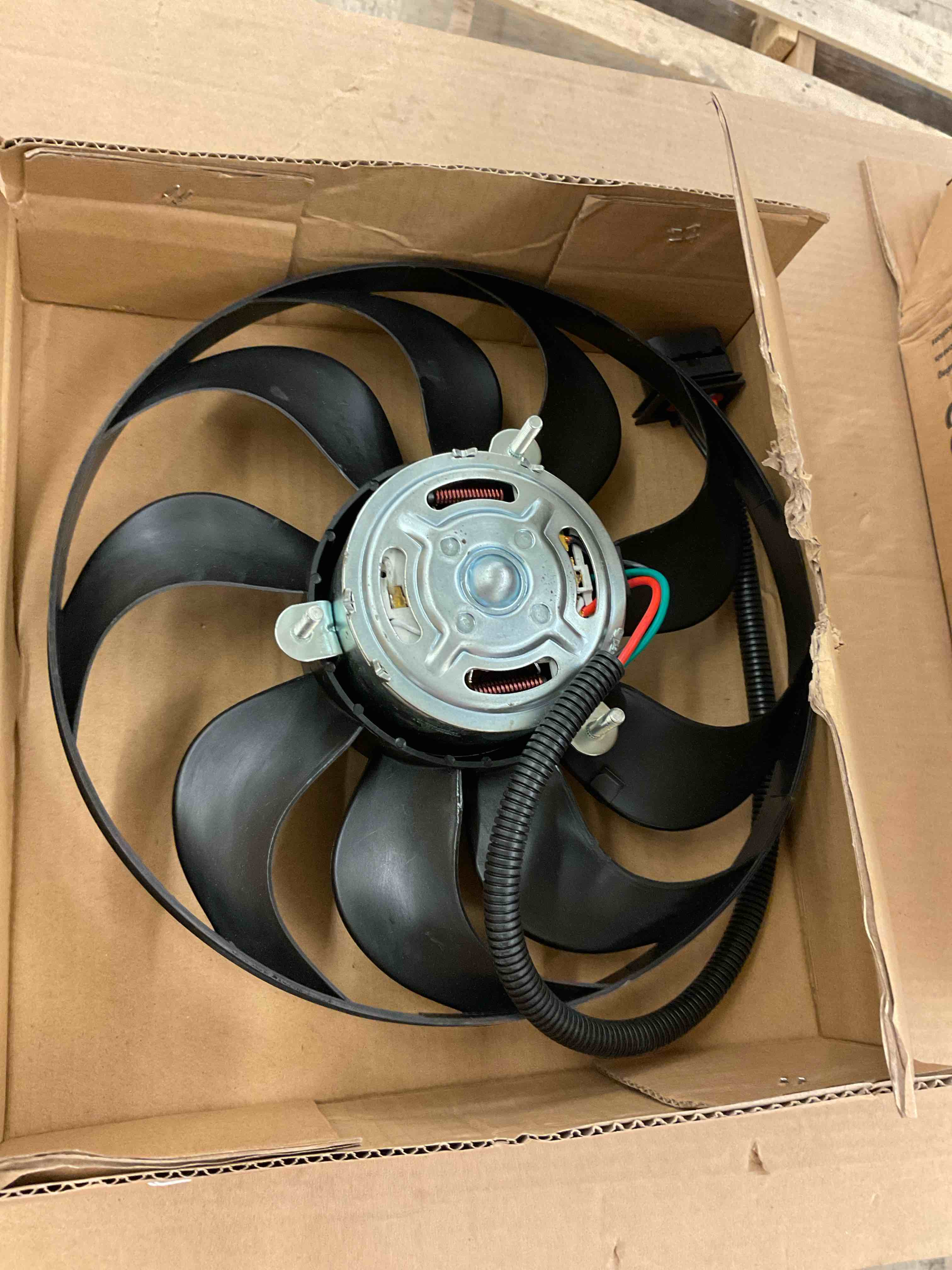 https://s3.amazonaws.com/lotting-images-prod/BoxBids/BXB0501010_1778616538653.jpeg