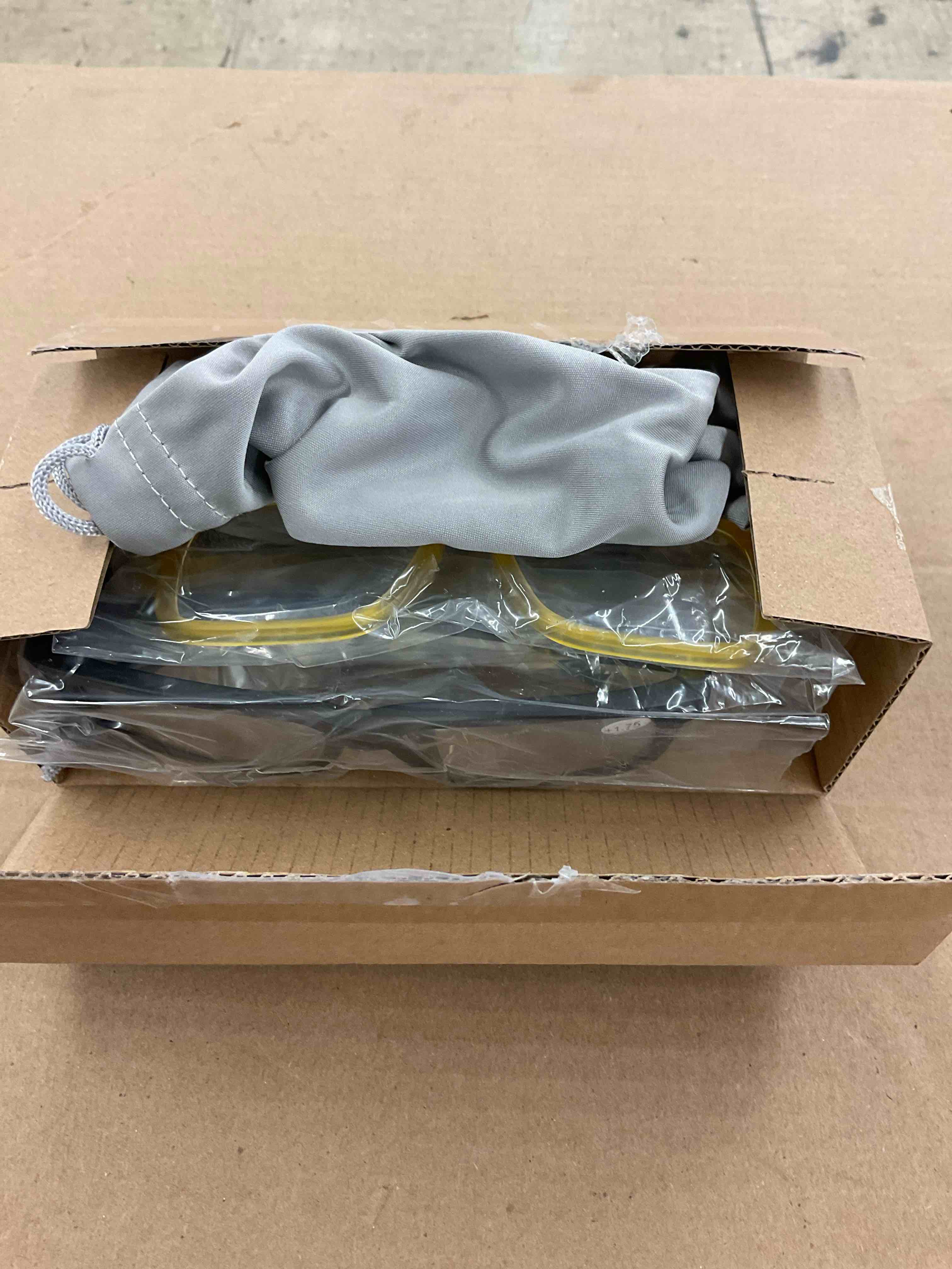 https://s3.amazonaws.com/lotting-images-prod/BoxBids/BXB0501012_1778617127702.jpeg