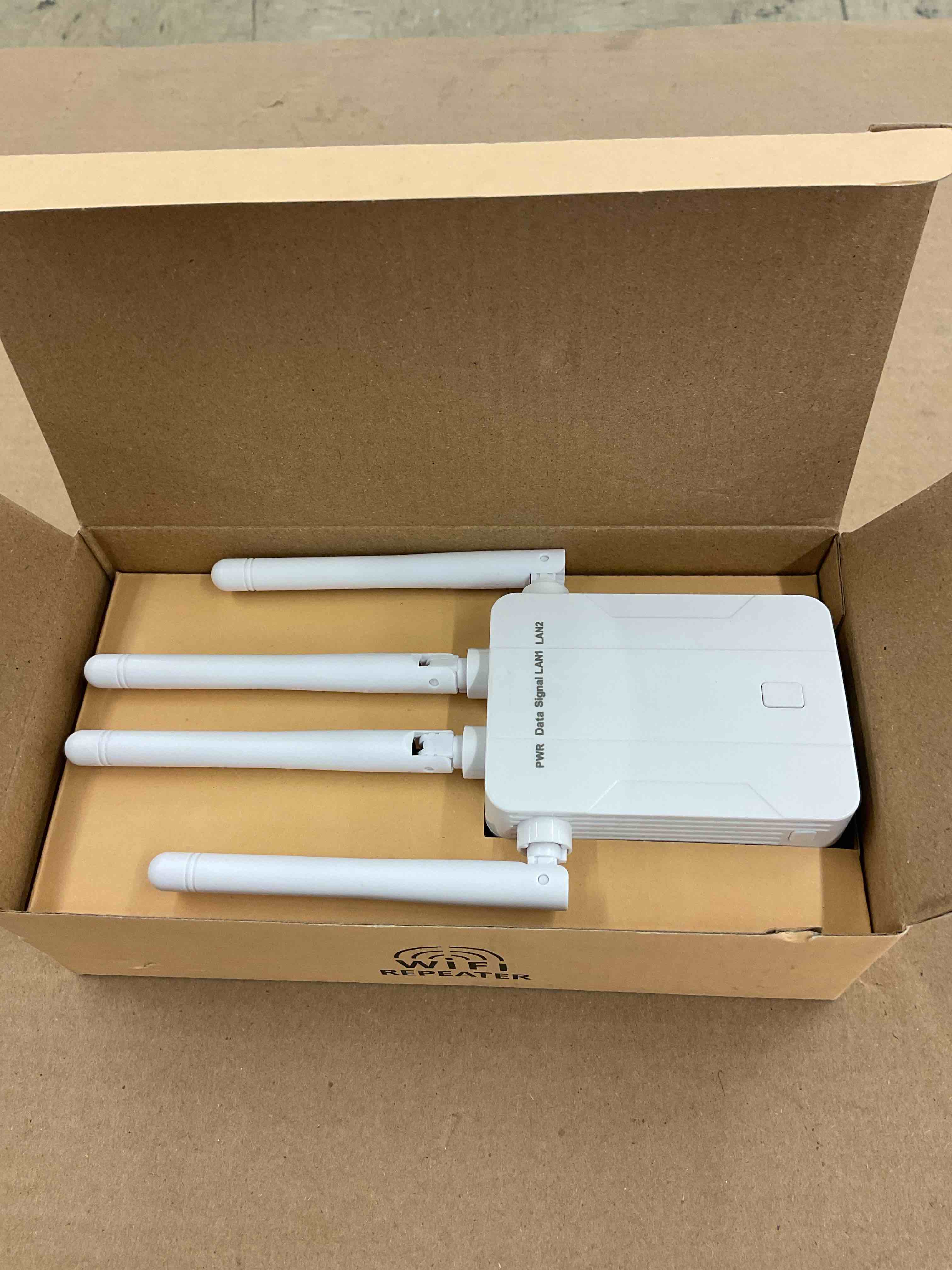 https://s3.amazonaws.com/lotting-images-prod/BoxBids/BXB0501017_1778617680216.jpeg