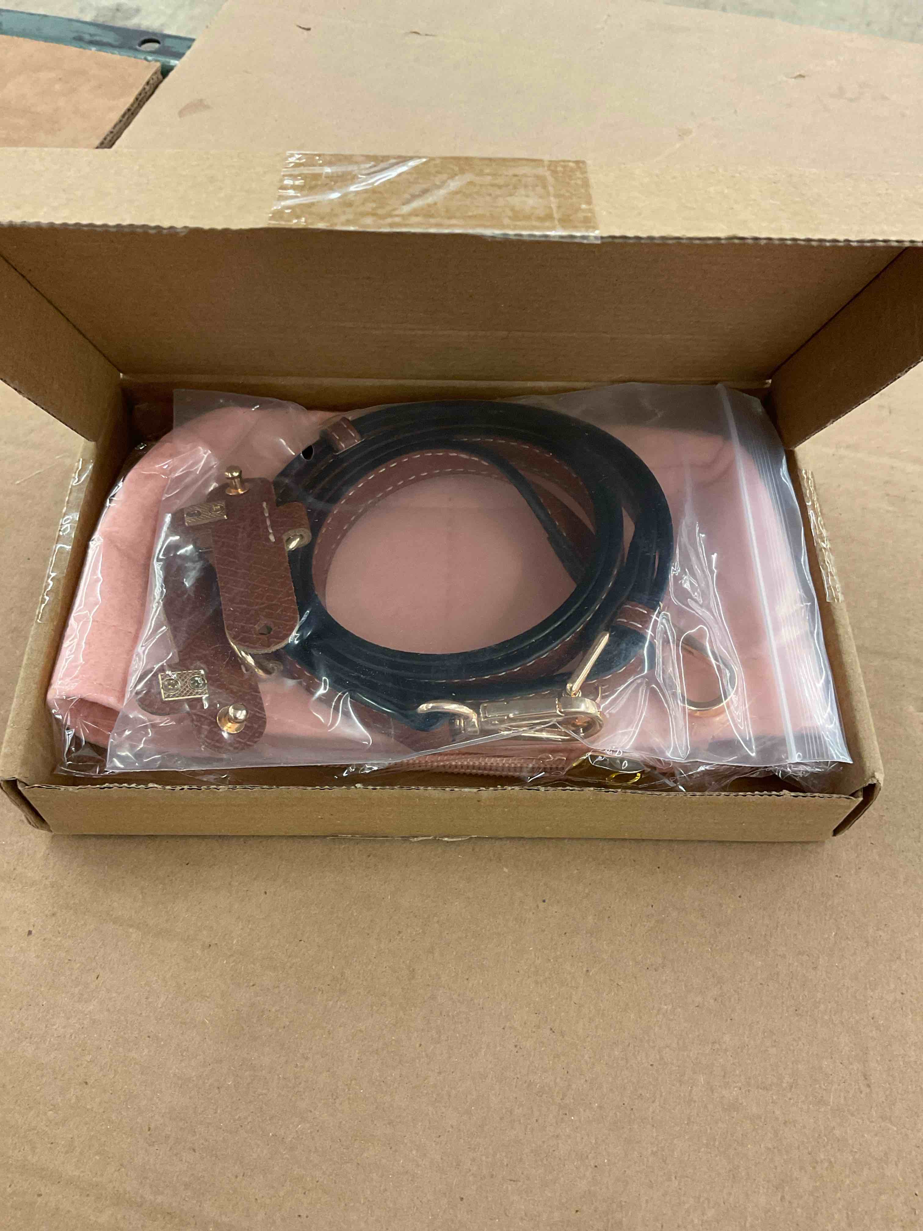 https://s3.amazonaws.com/lotting-images-prod/BoxBids/BXB0501028_1778619010027.jpeg