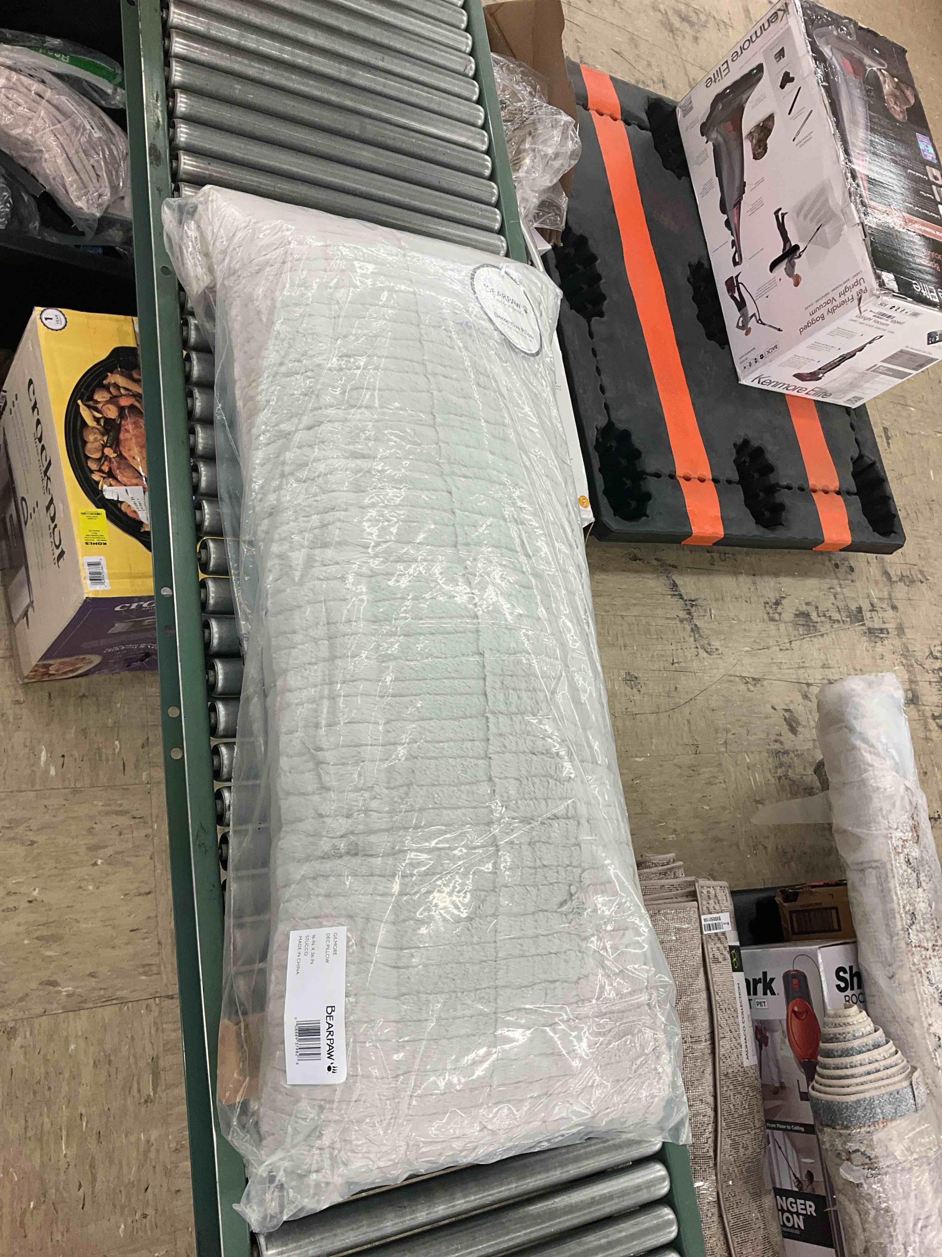 https://s3.amazonaws.com/lotting-images-prod/BoxBids/BXB0501114_1778689501282.jpeg