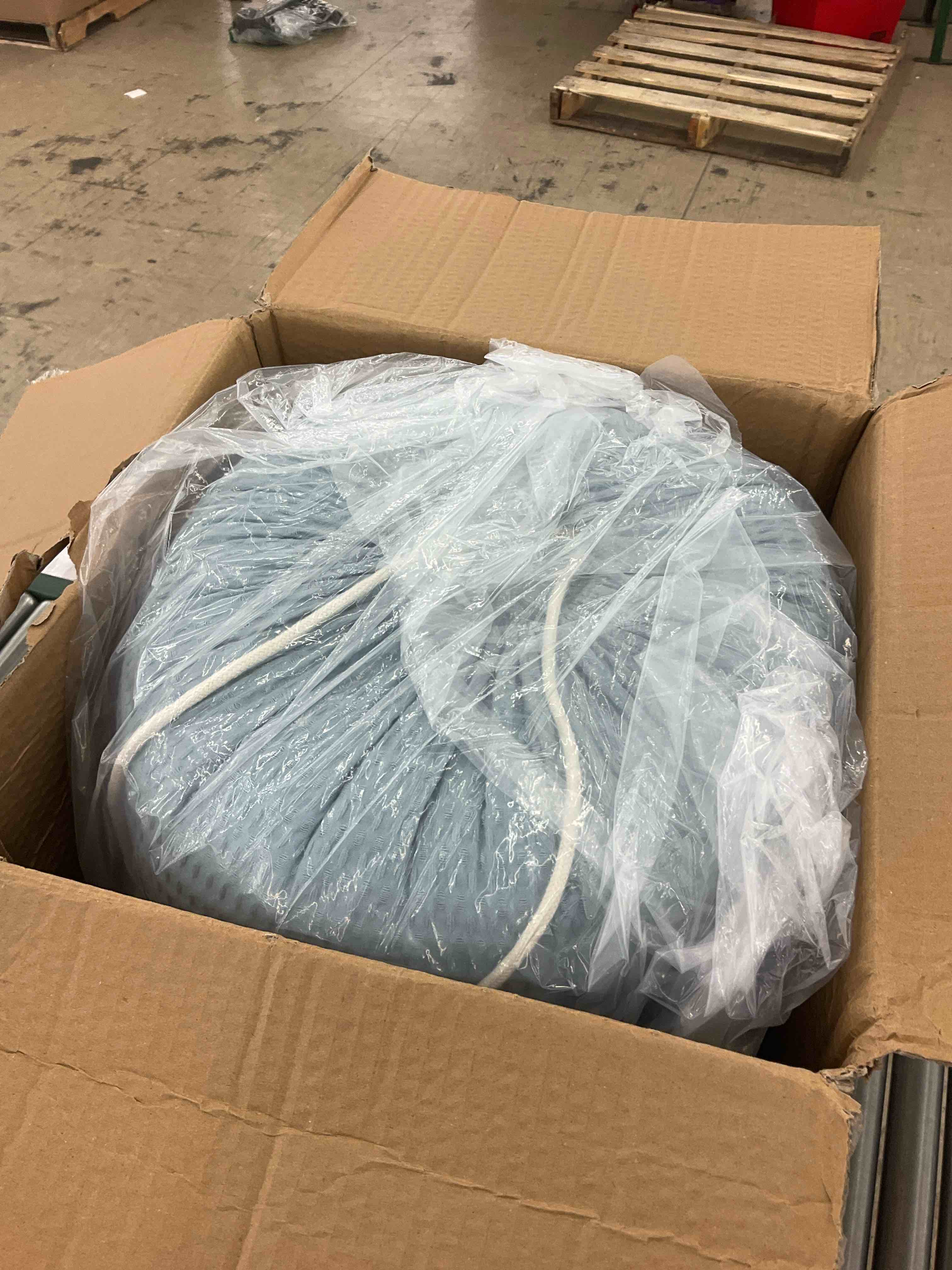 https://s3.amazonaws.com/lotting-images-prod/BoxBids/BXB0501115_1778689973205.jpeg
