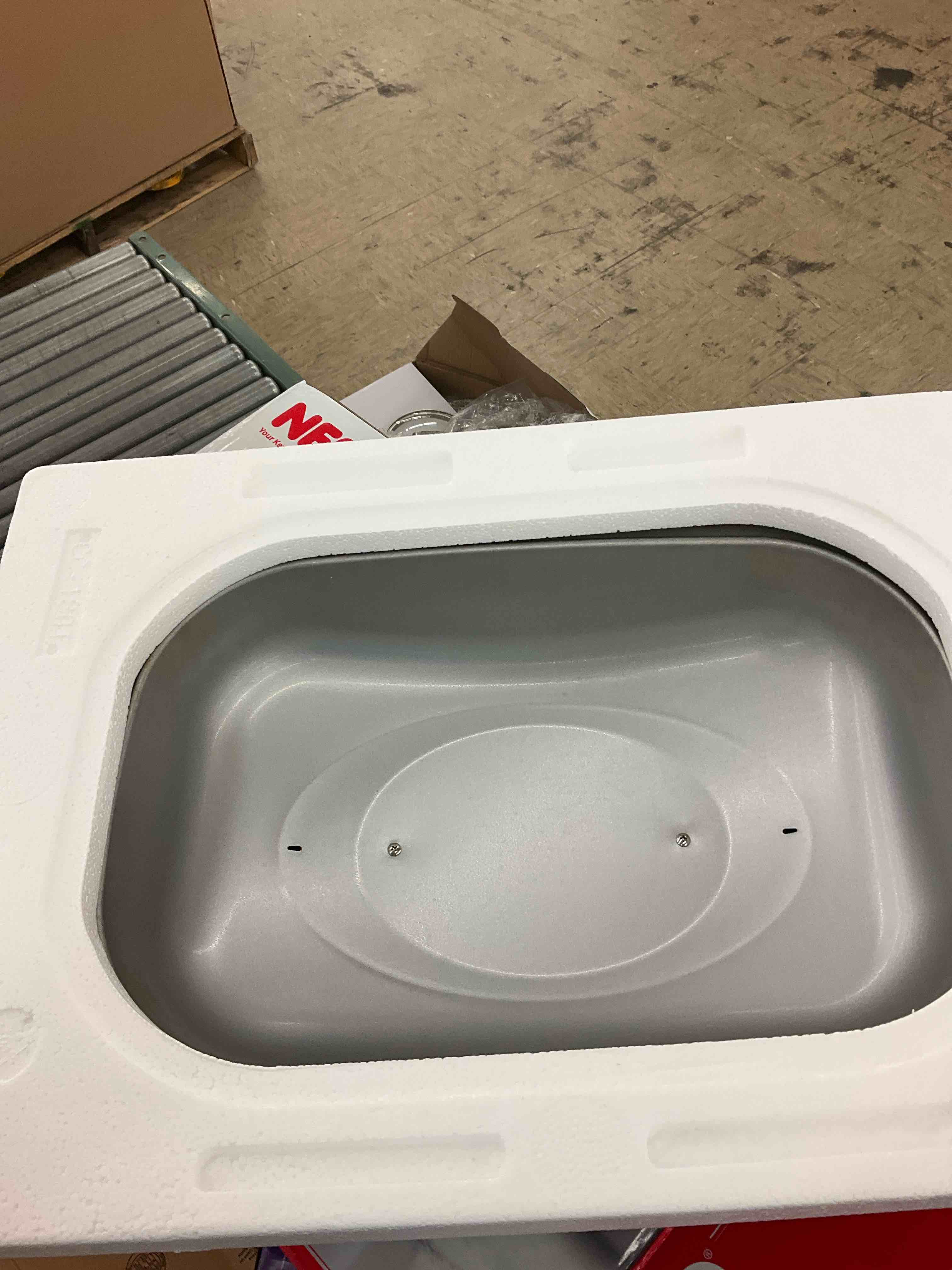 https://s3.amazonaws.com/lotting-images-prod/BoxBids/BXB0501117_1778690427041.jpeg