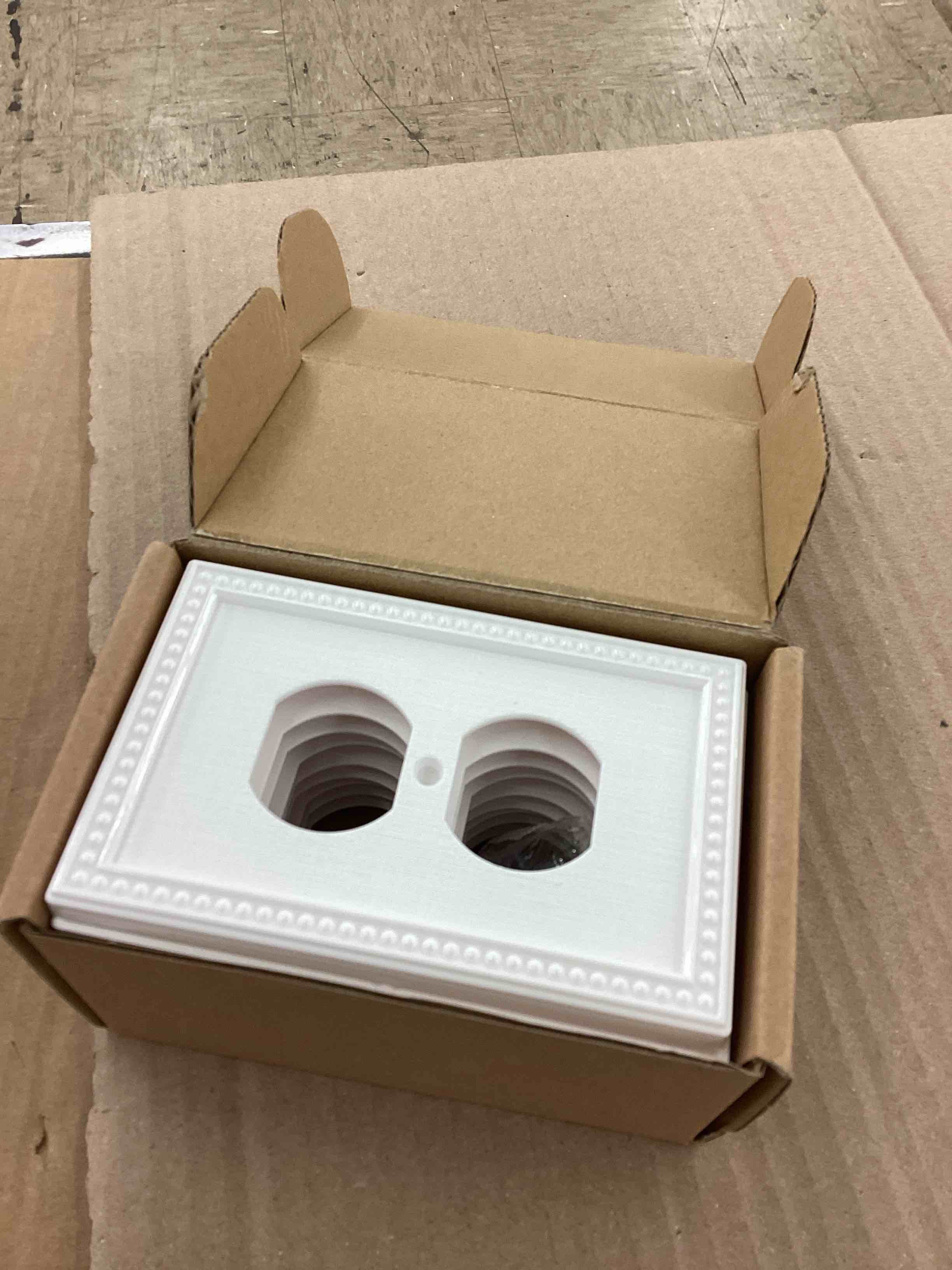 https://s3.amazonaws.com/lotting-images-prod/BoxBids/BXB0501306_1778702543708.jpeg
