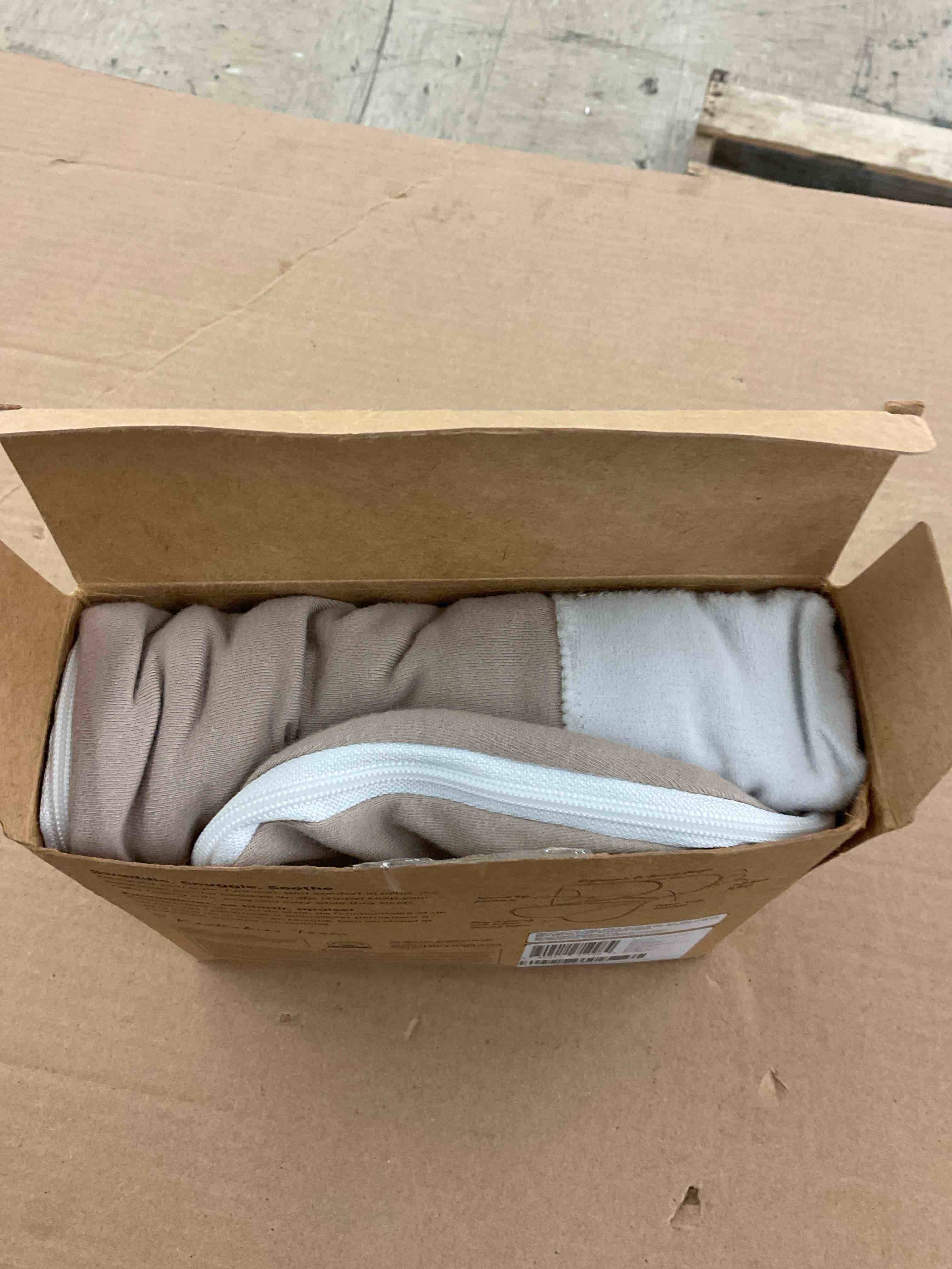 https://s3.amazonaws.com/lotting-images-prod/BoxBids/BXB0501566_1778693076477.jpeg