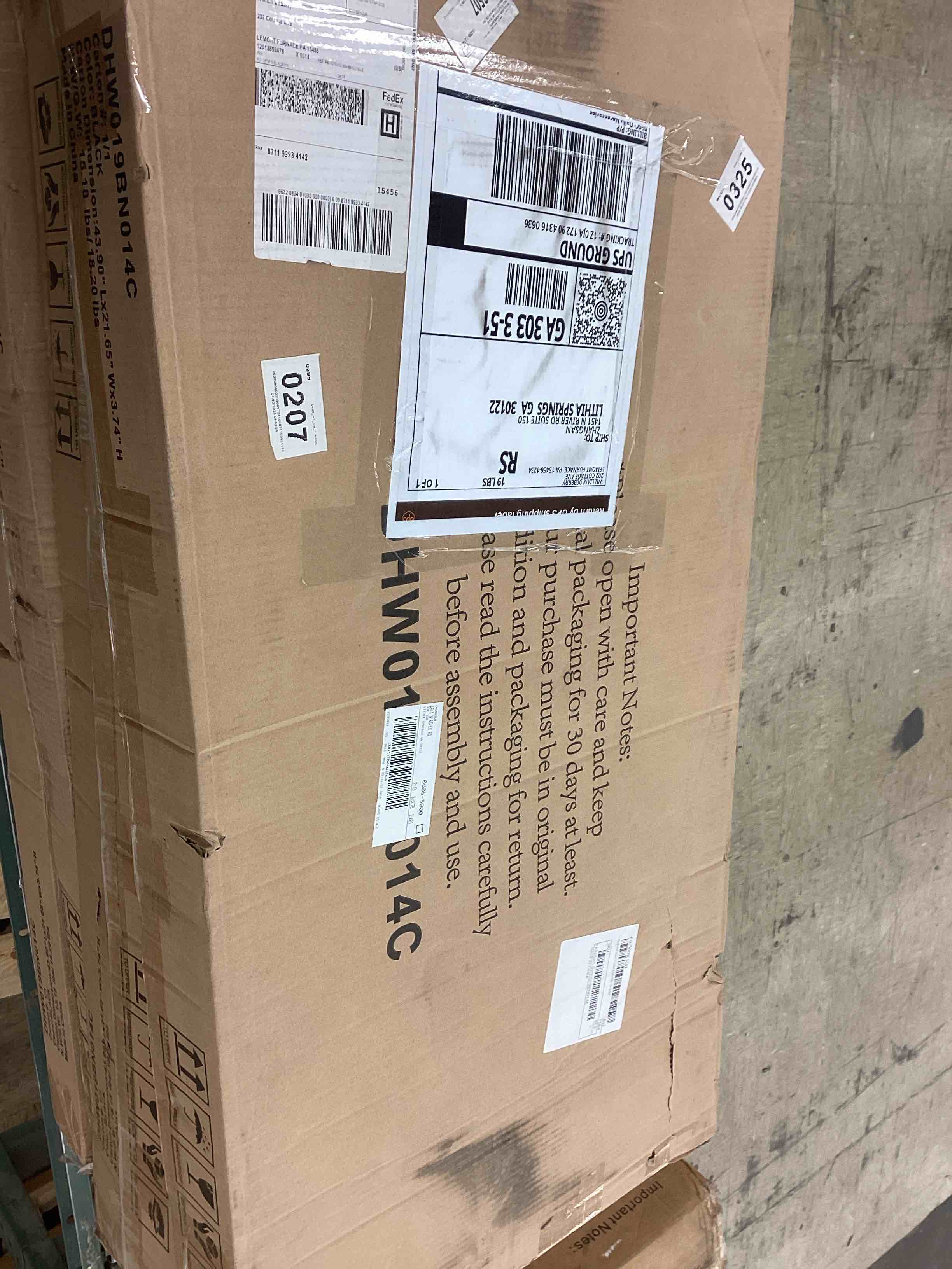 https://s3.amazonaws.com/lotting-images-prod/BoxBids/BXB0501589_1778682637563.jpeg
