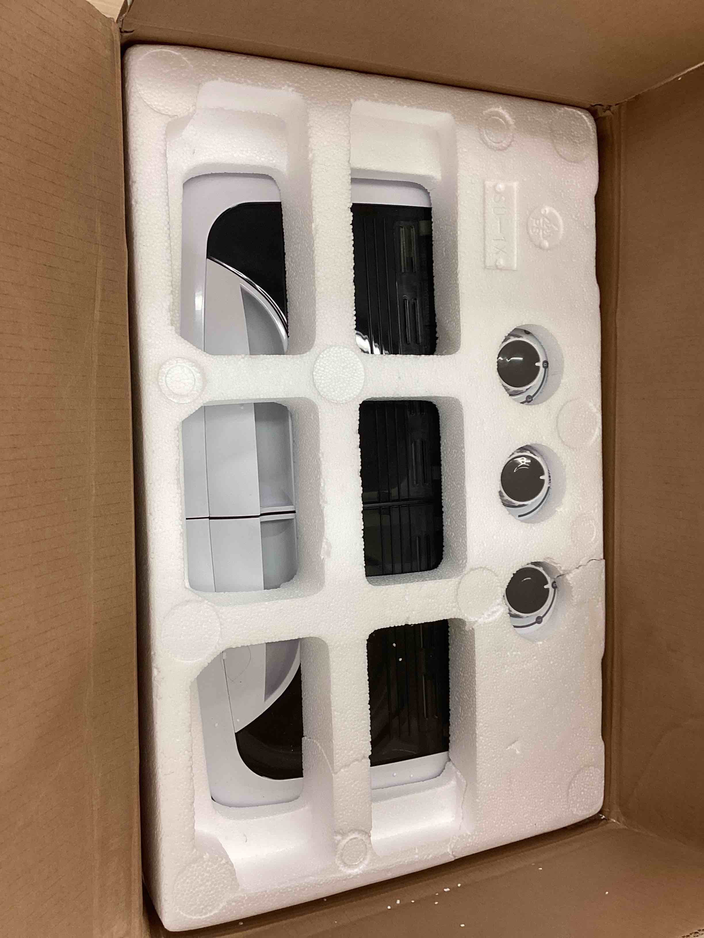 https://s3.amazonaws.com/lotting-images-prod/BoxBids/BXB0501594_1778683196095.jpeg