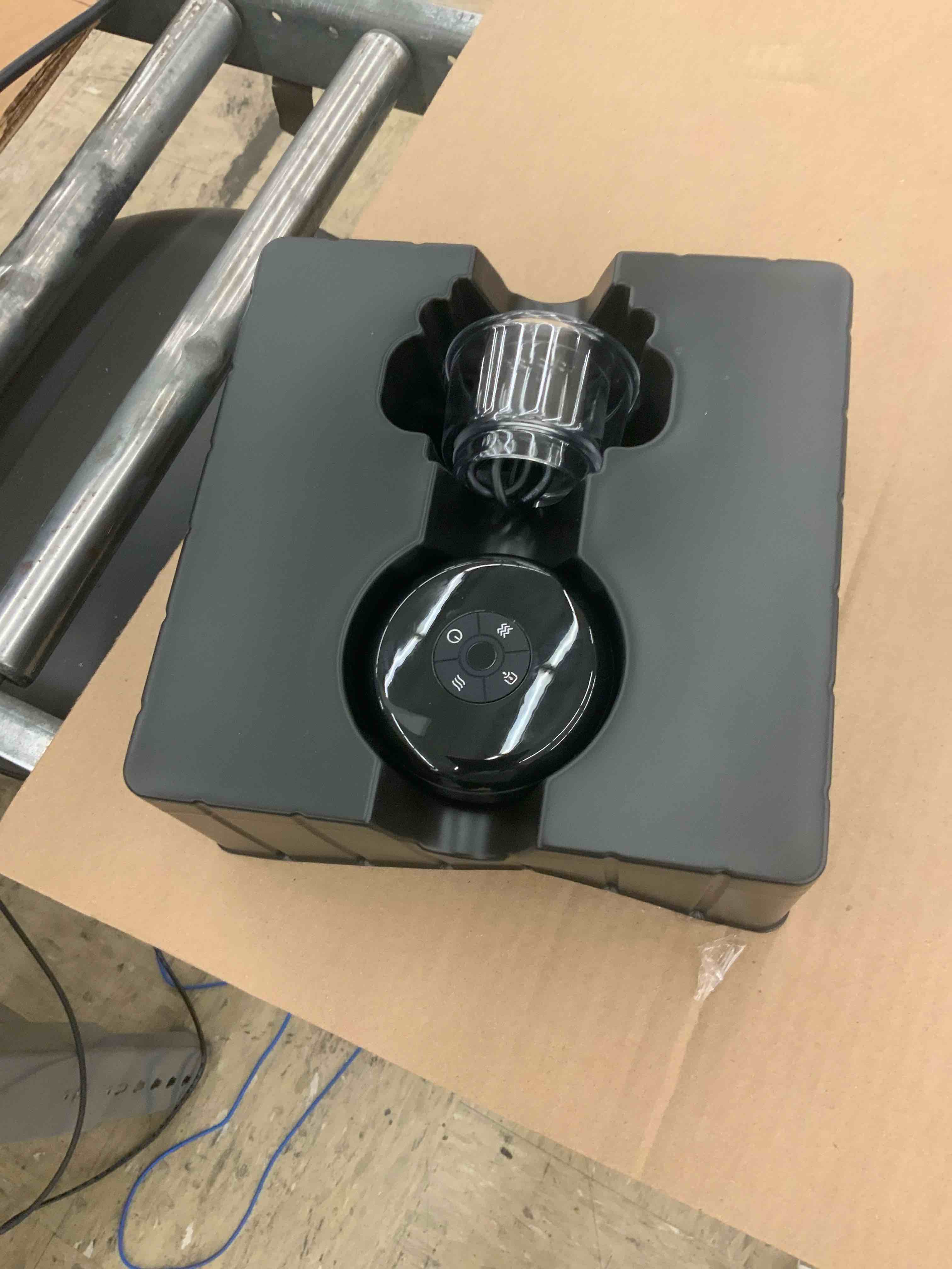 https://s3.amazonaws.com/lotting-images-prod/BoxBids/BXB0501703_1778678666594.jpeg