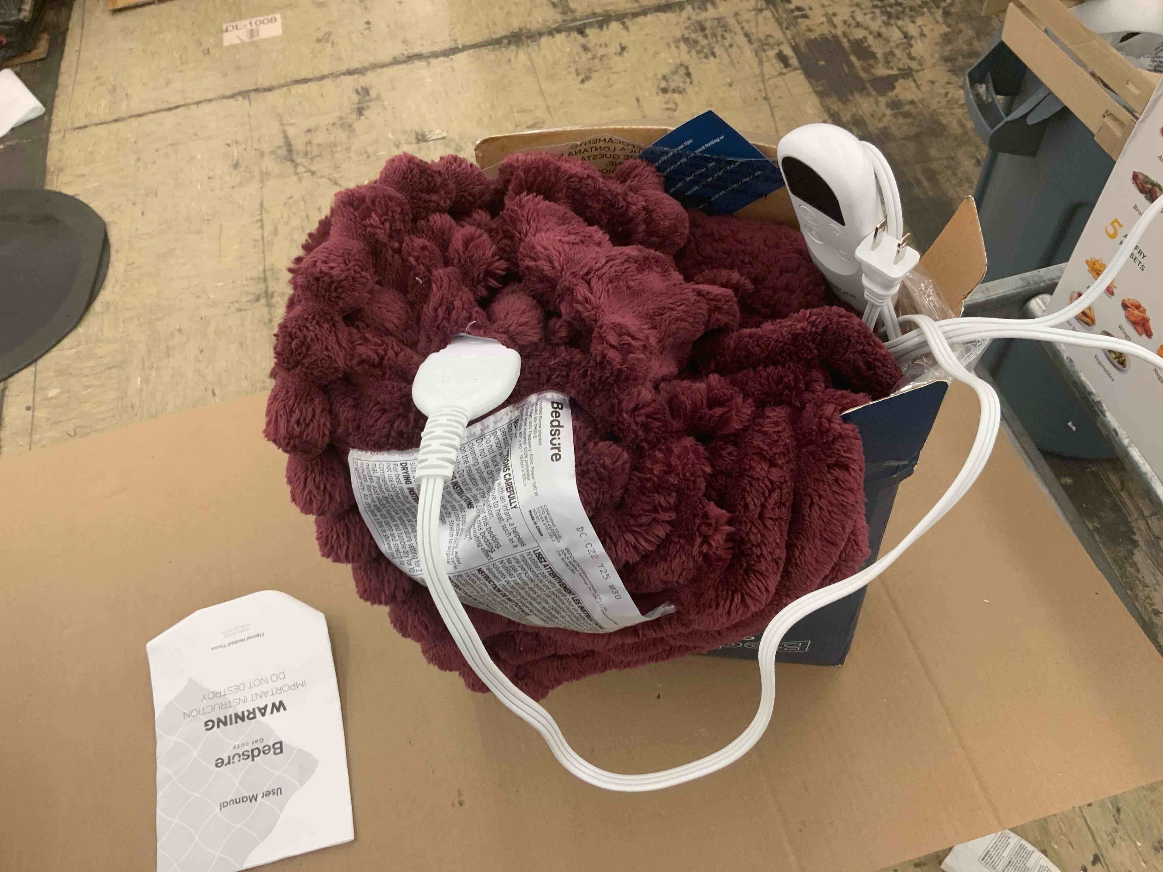 https://s3.amazonaws.com/lotting-images-prod/BoxBids/BXB0501718_1778685006393.jpeg