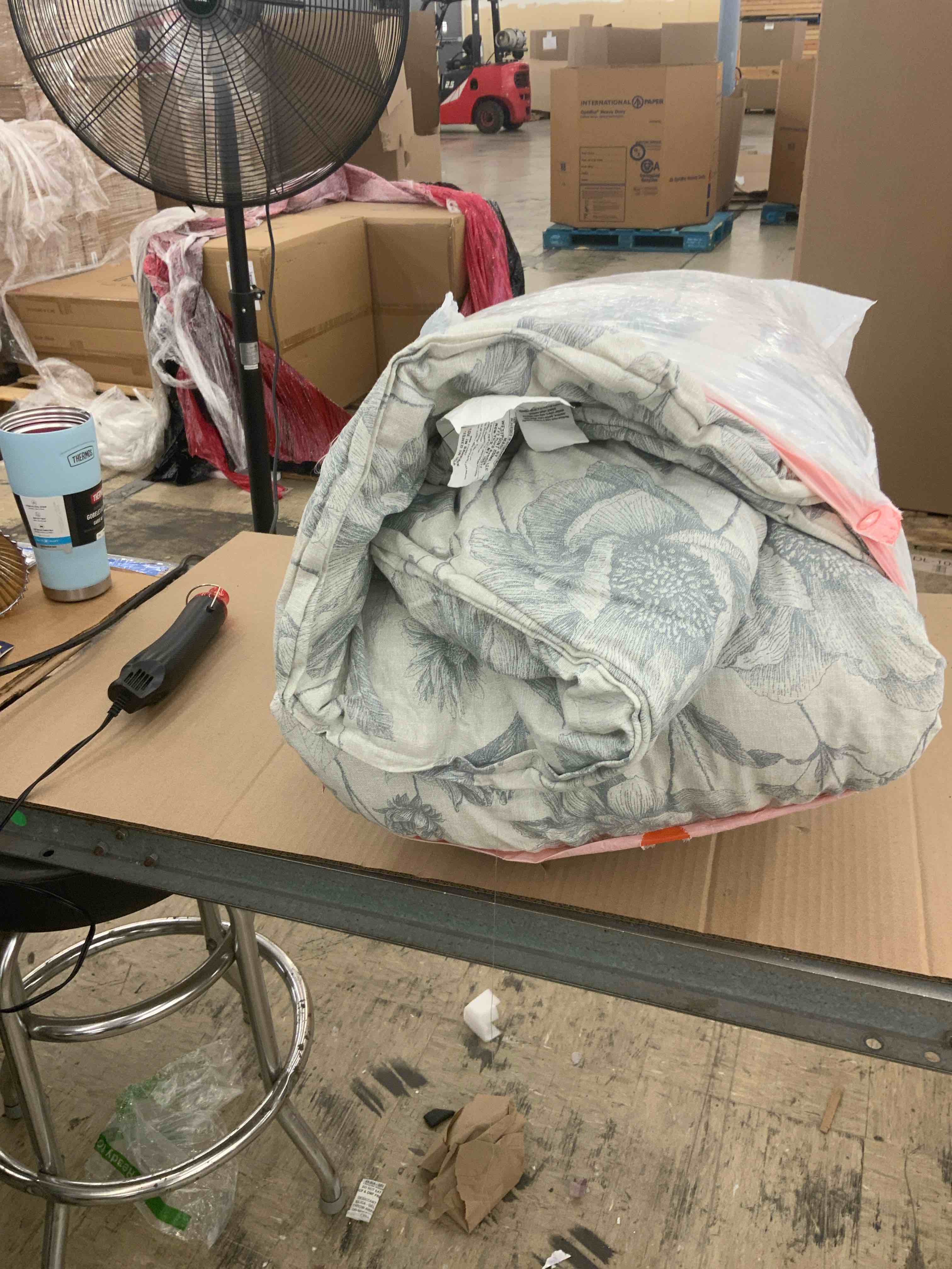 https://s3.amazonaws.com/lotting-images-prod/BoxBids/BXB0501733_1778692772609.jpeg
