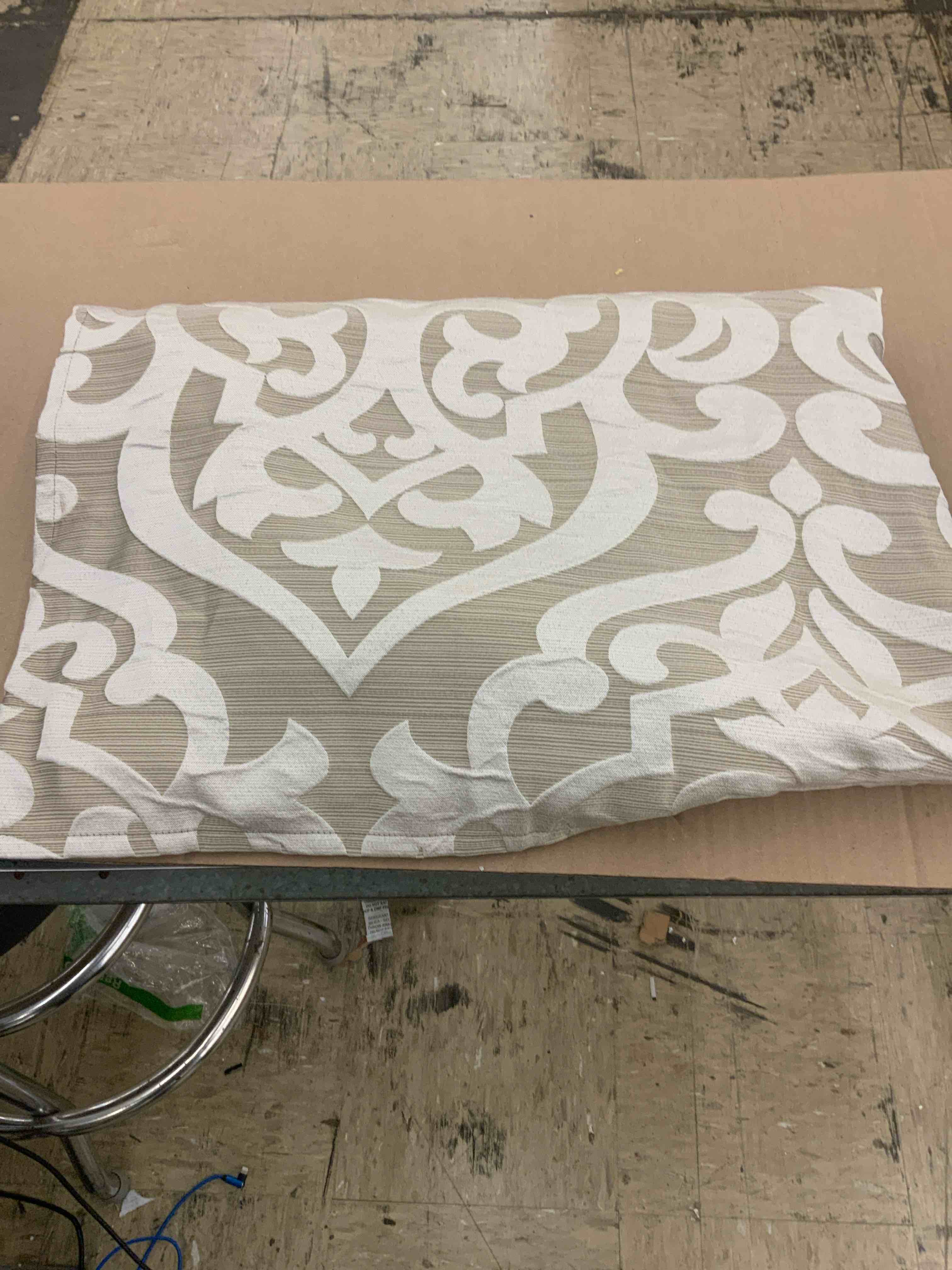 https://s3.amazonaws.com/lotting-images-prod/BoxBids/BXB0501811_1778788556427.jpeg