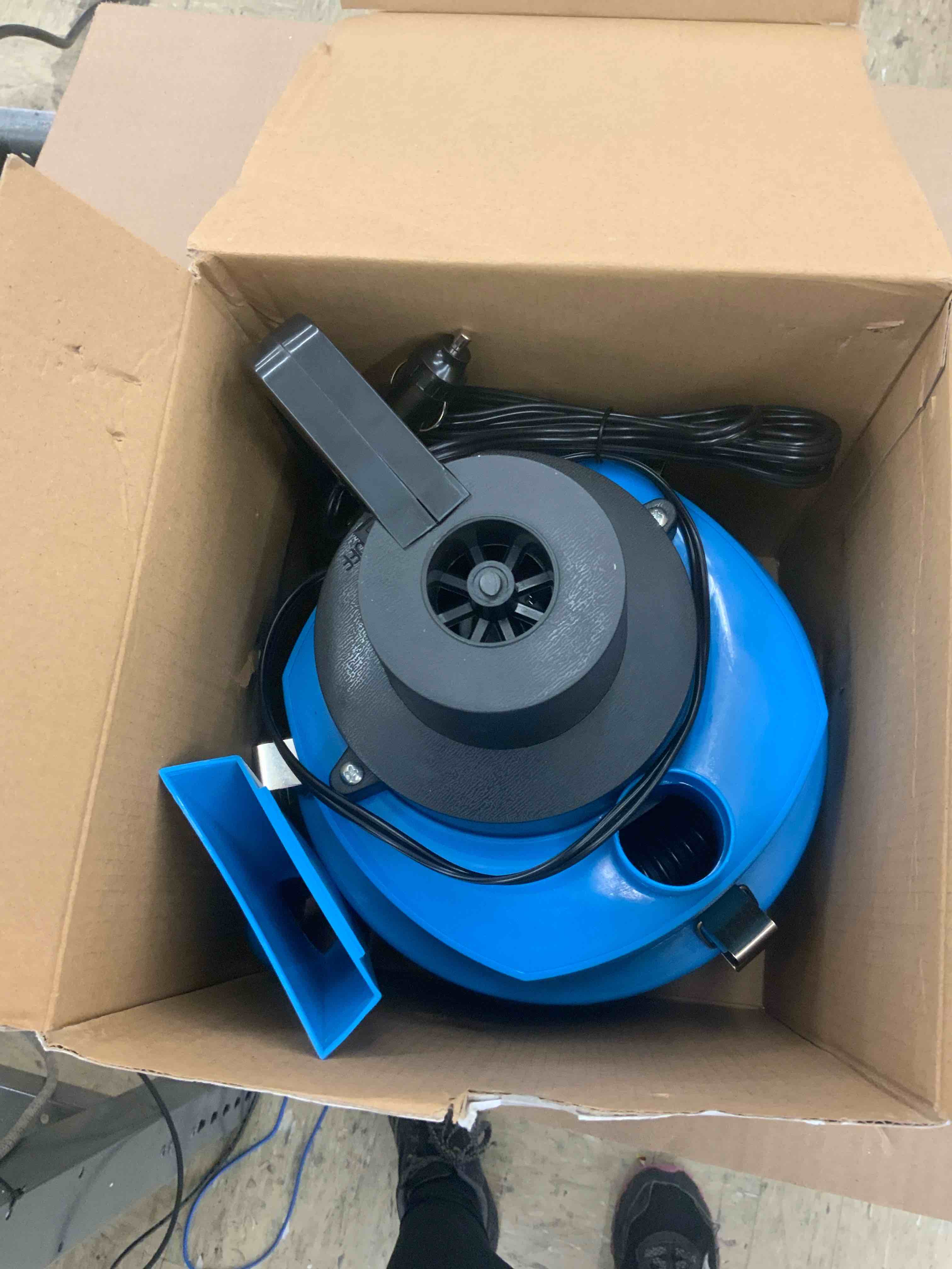 https://s3.amazonaws.com/lotting-images-prod/BoxBids/BXB0501871_1778684178781.jpeg