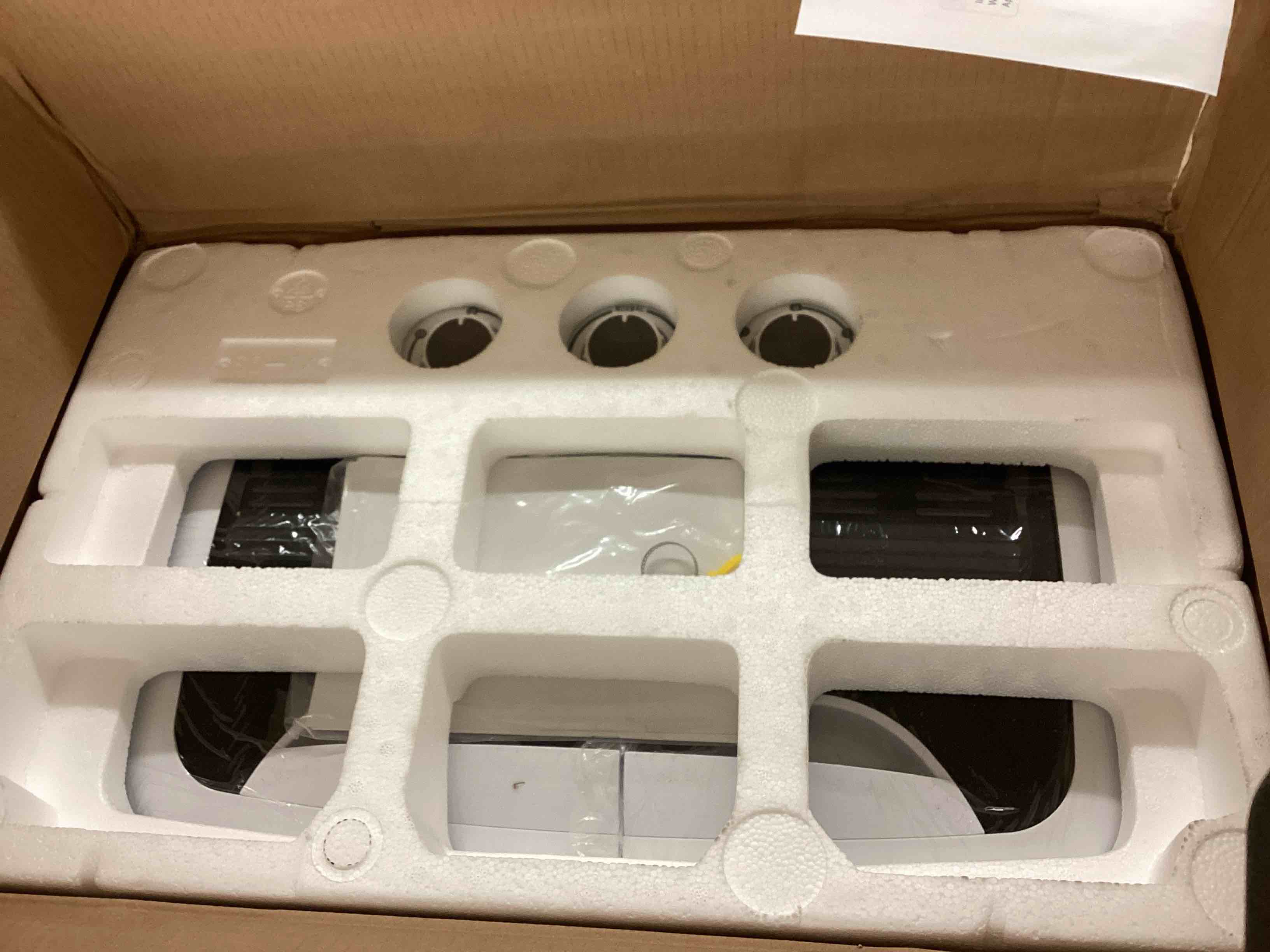https://s3.amazonaws.com/lotting-images-prod/BoxBids/BXB0501889_1778619340278.jpeg