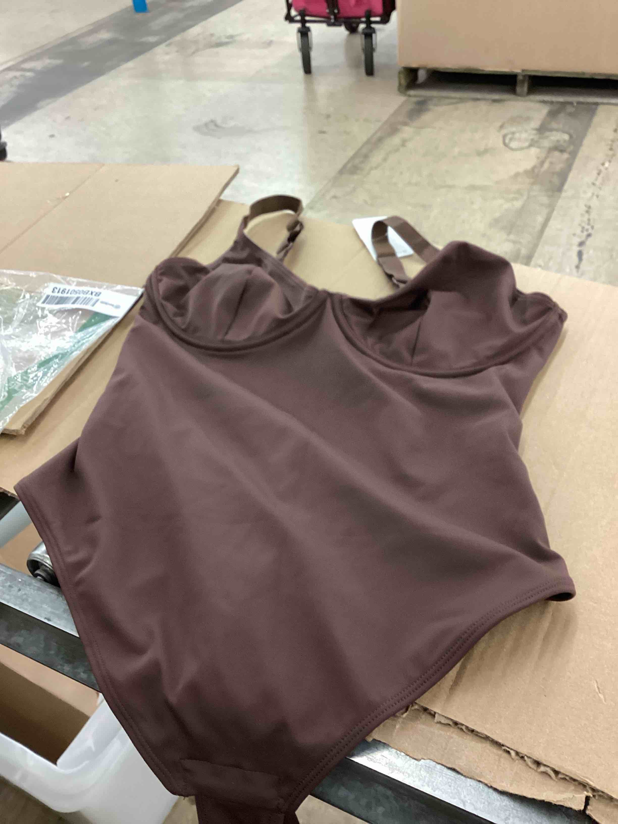 https://s3.amazonaws.com/lotting-images-prod/BoxBids/BXB0501913_1778678720239.jpeg