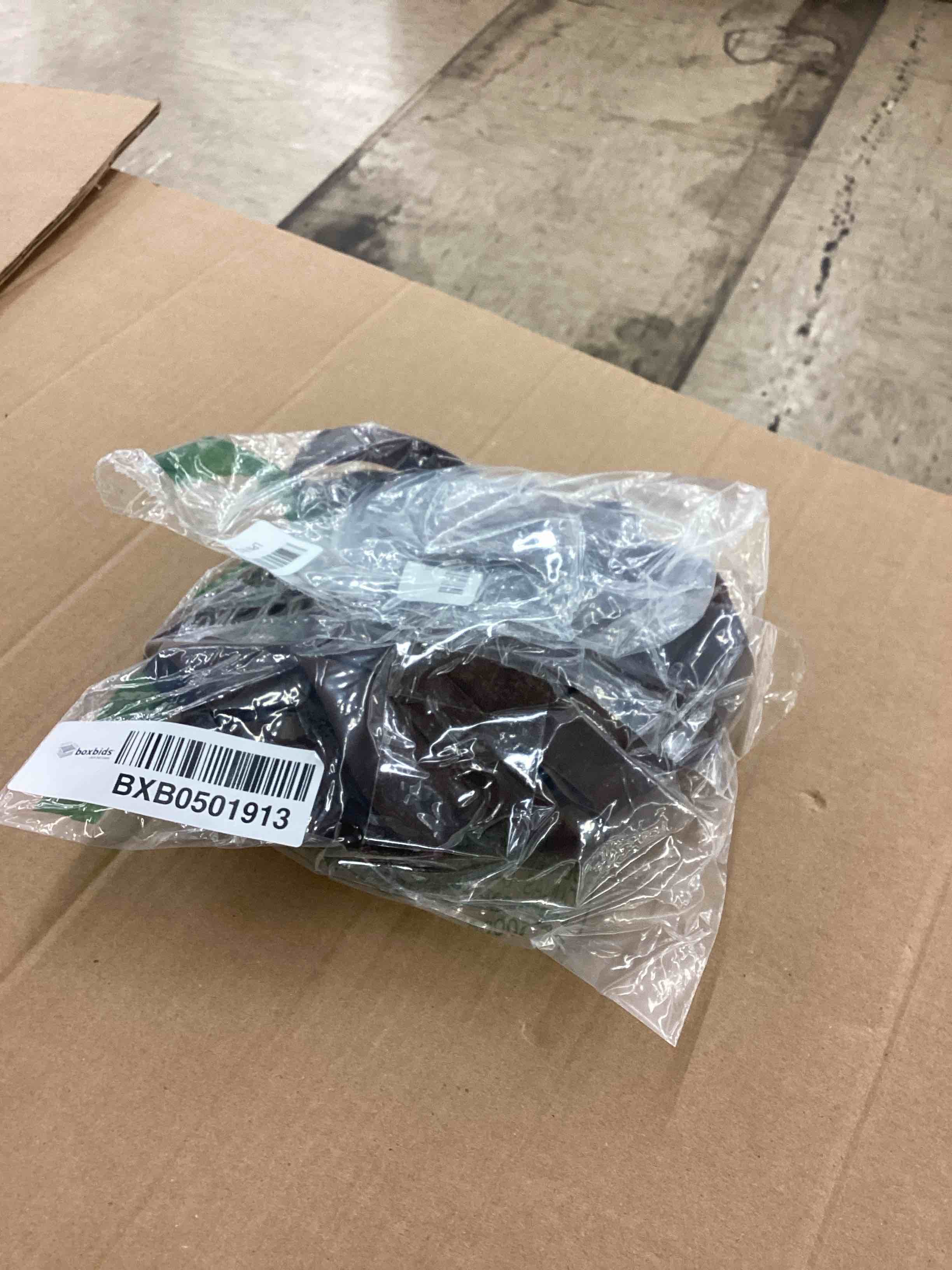 https://s3.amazonaws.com/lotting-images-prod/BoxBids/BXB0501913_1778678747148.jpeg
