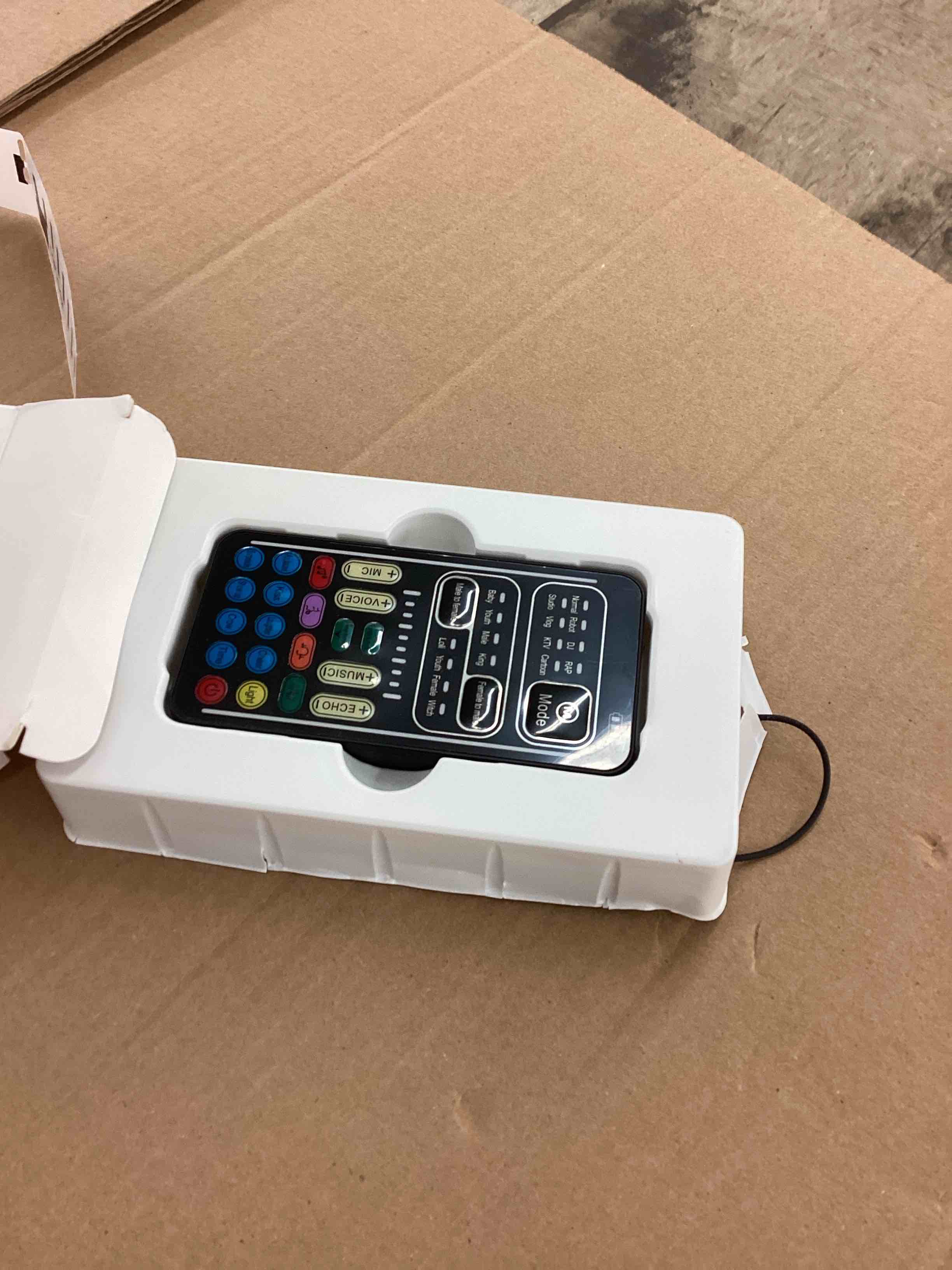 https://s3.amazonaws.com/lotting-images-prod/BoxBids/BXB0501924_1778680079693.jpeg