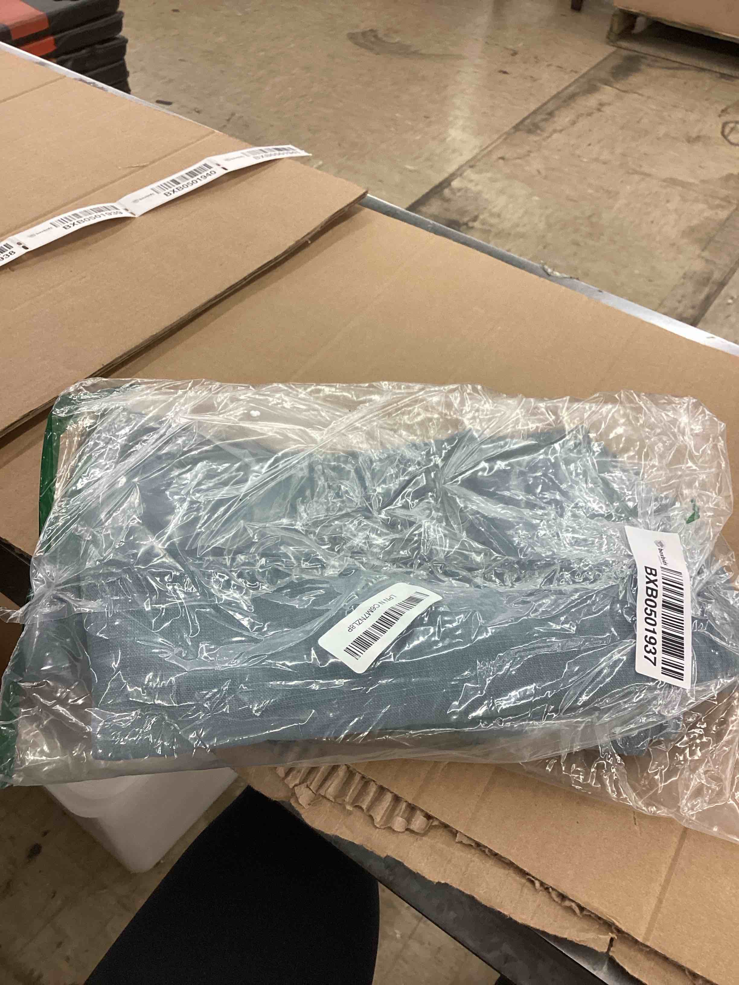 https://s3.amazonaws.com/lotting-images-prod/BoxBids/BXB0501937_1778681140430.jpeg
