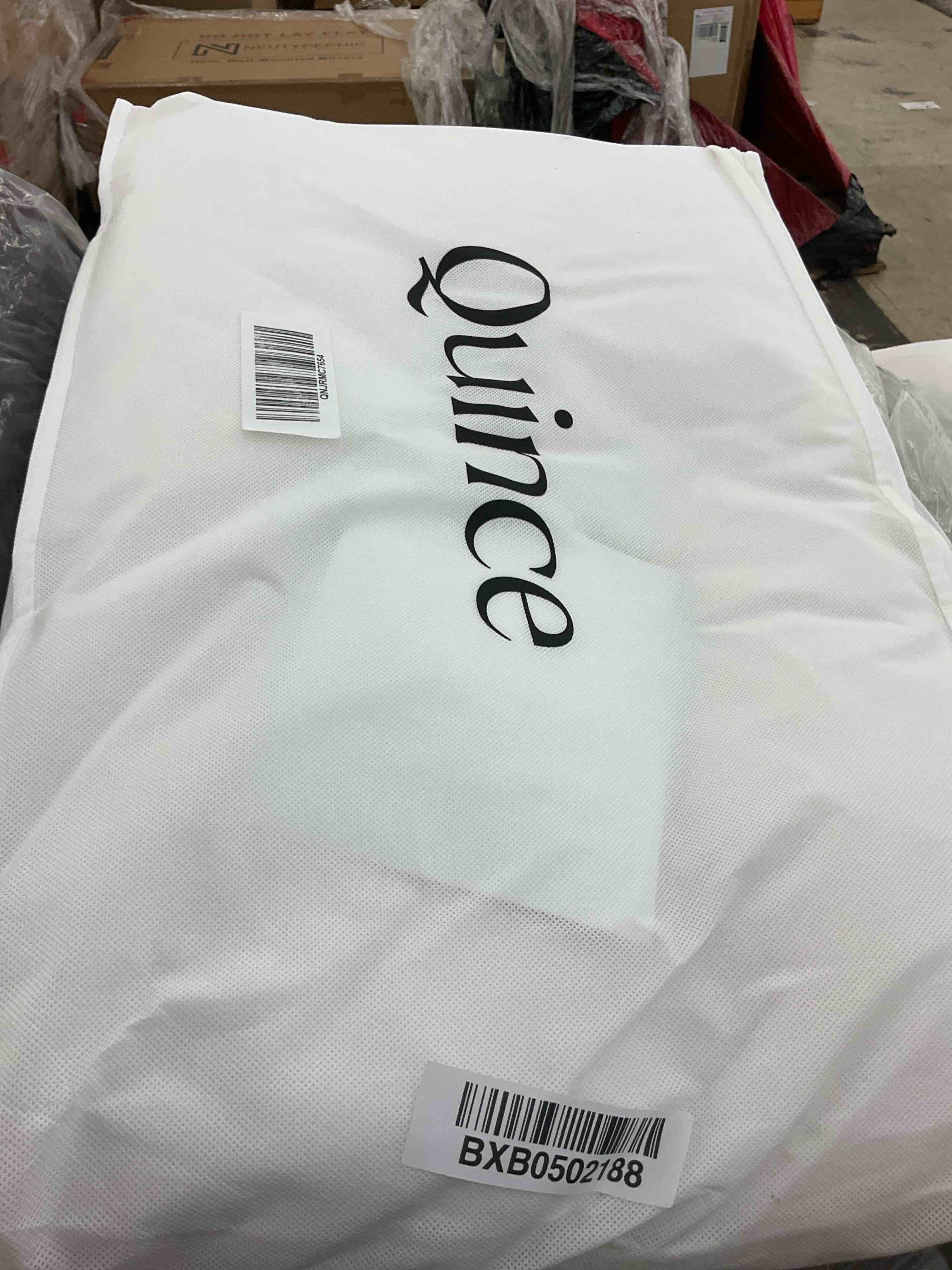 https://s3.amazonaws.com/lotting-images-prod/BoxBids/BXB0502188_1780498415657.jpeg