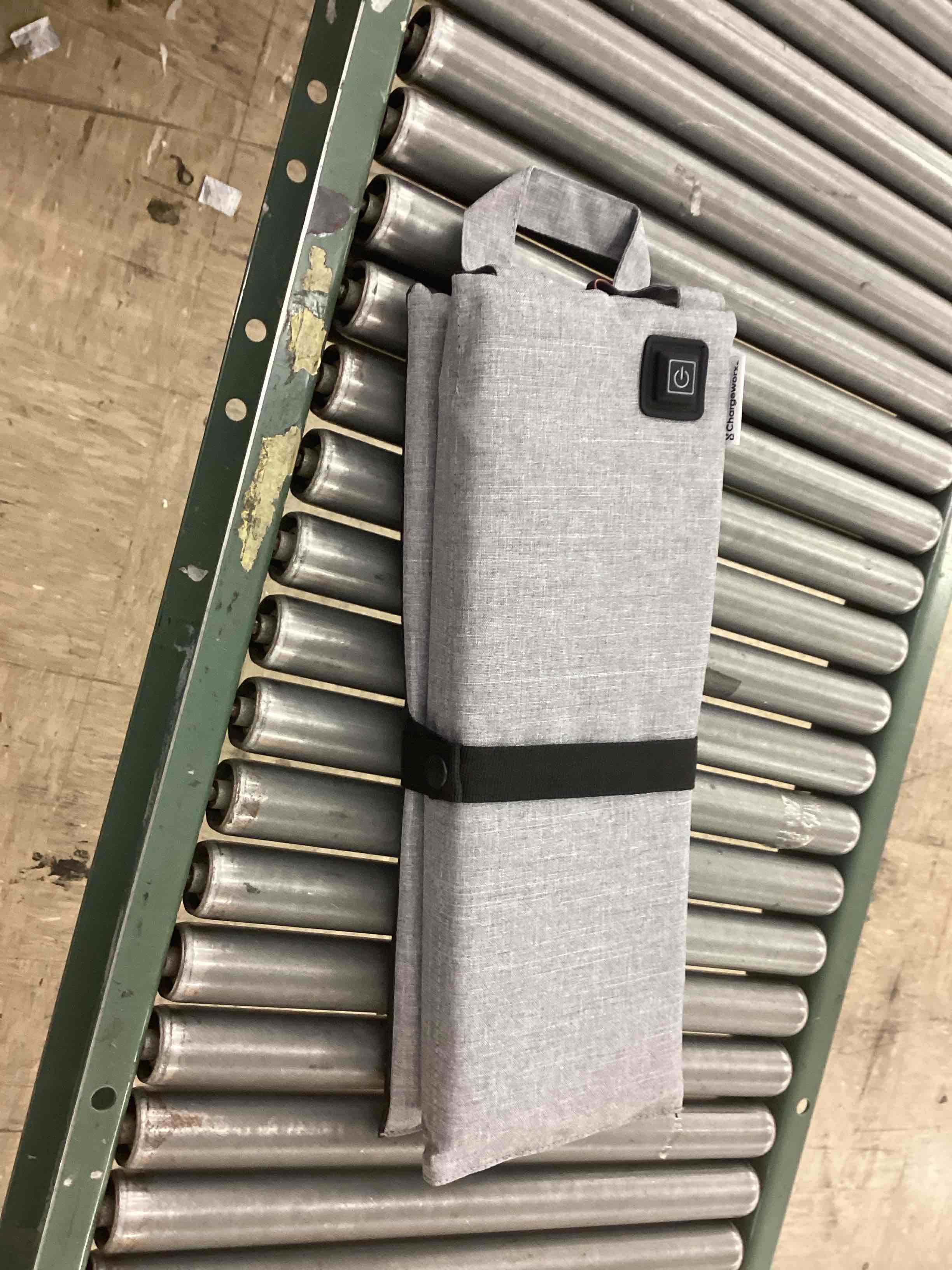 https://s3.amazonaws.com/lotting-images-prod/BoxBids/BXB0502273_1779044127659.jpeg