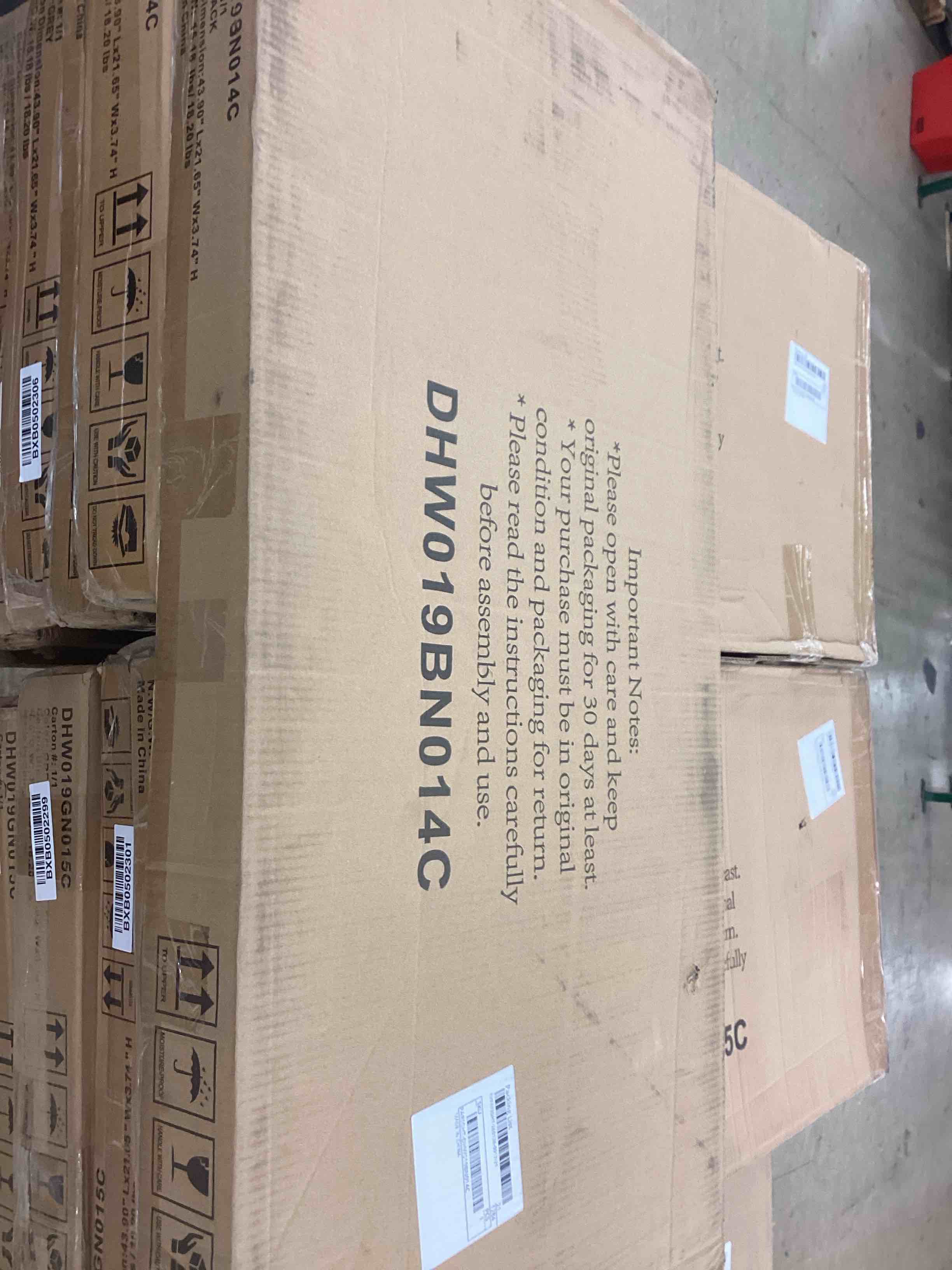 https://s3.amazonaws.com/lotting-images-prod/BoxBids/BXB0502309_1779115856361.jpeg