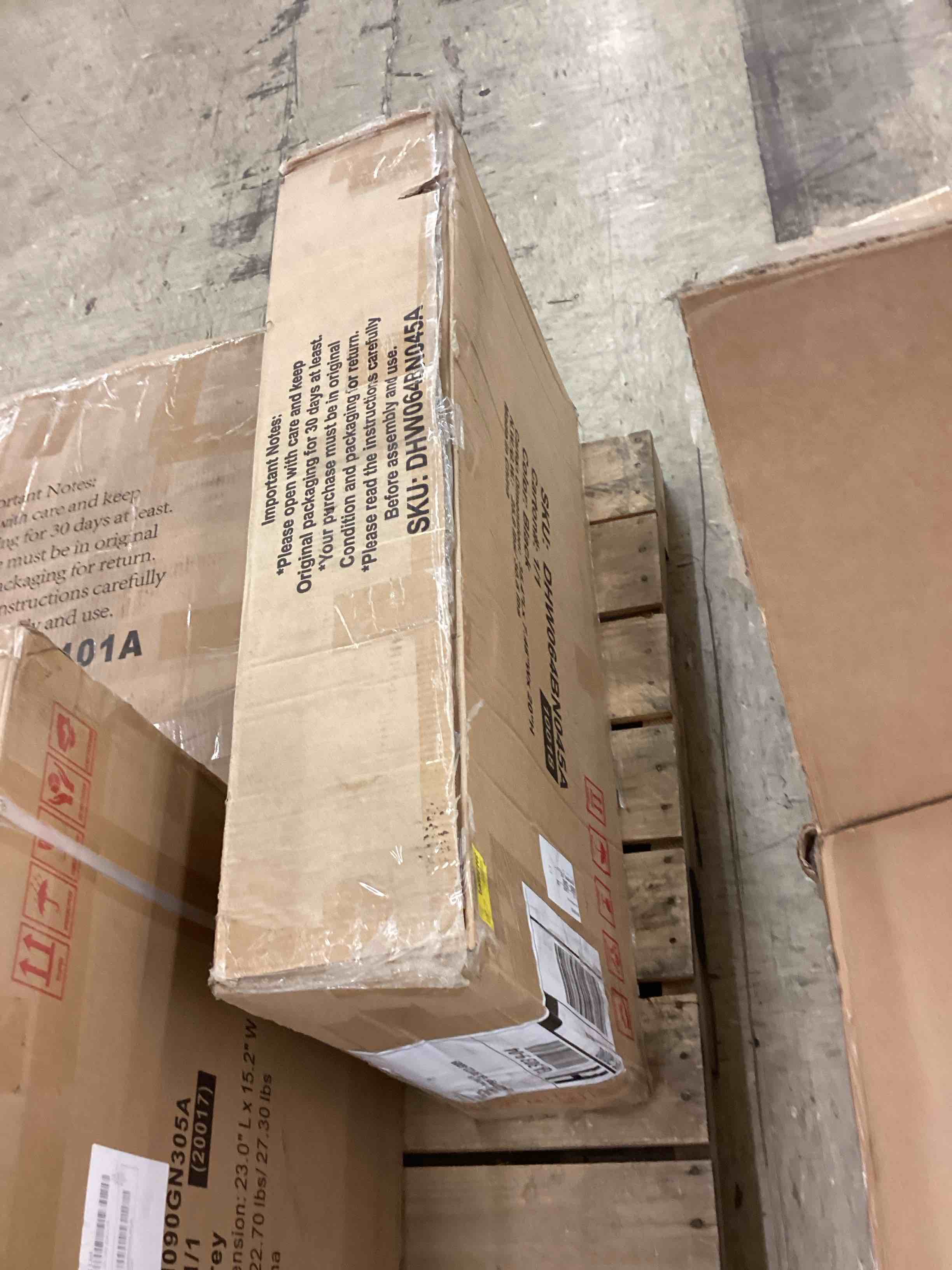 https://s3.amazonaws.com/lotting-images-prod/BoxBids/BXB0502390_1779298101943.jpeg
