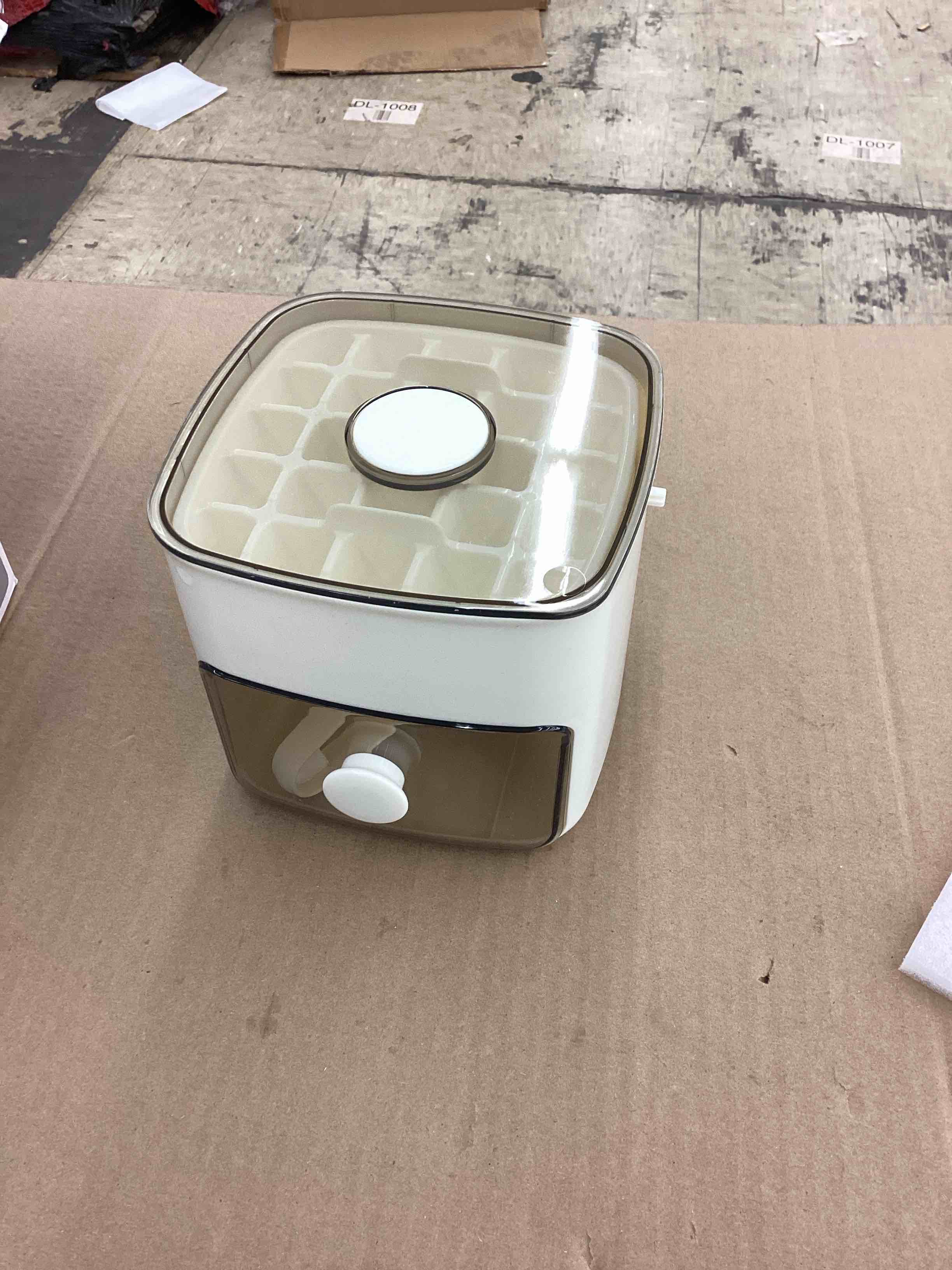 https://s3.amazonaws.com/lotting-images-prod/BoxBids/BXB0502487_1779124914864.jpeg