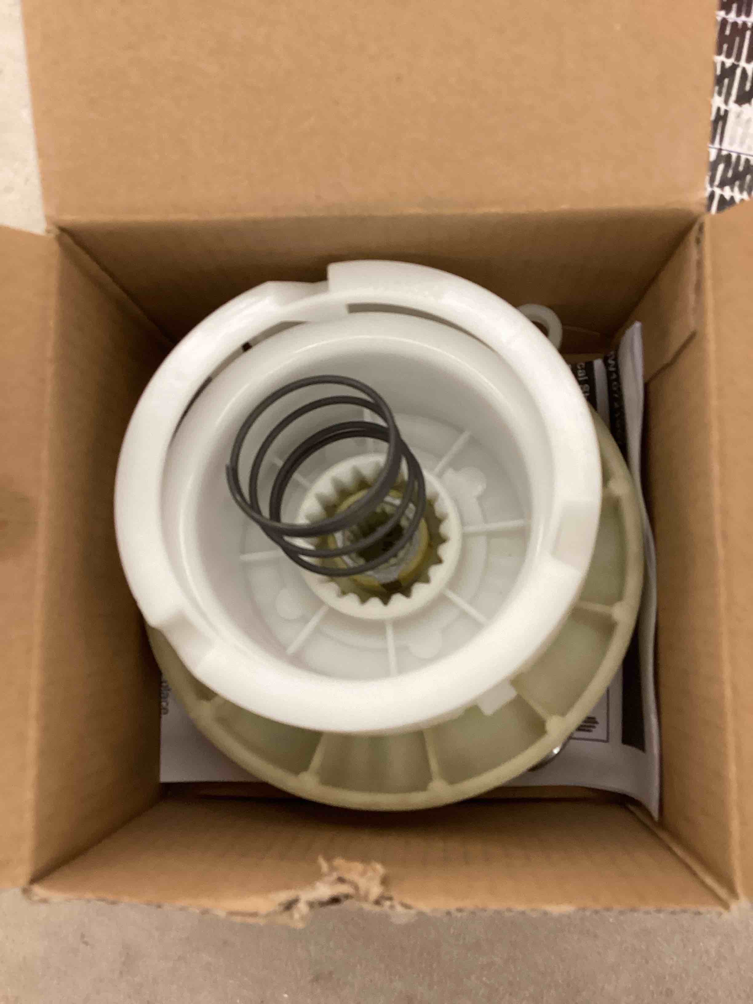 https://s3.amazonaws.com/lotting-images-prod/BoxBids/BXB0502518_1779196236759.jpeg