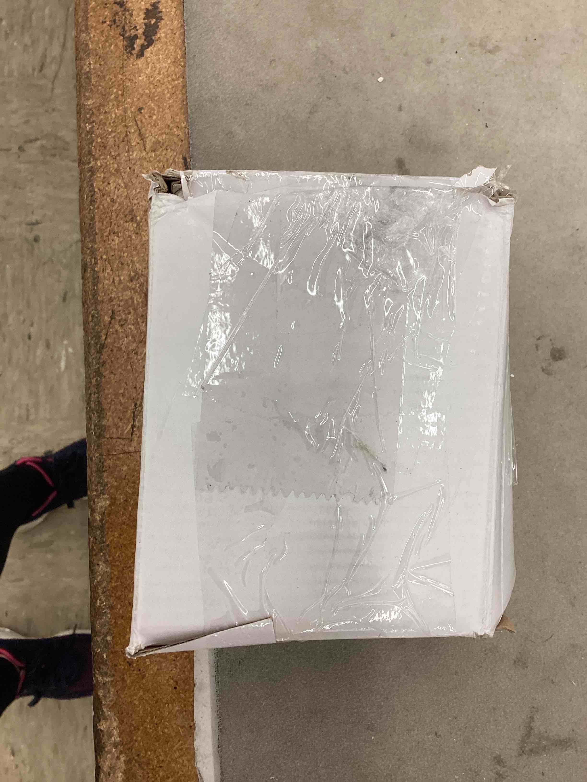 https://s3.amazonaws.com/lotting-images-prod/BoxBids/BXB0502579_1779114557637.jpeg