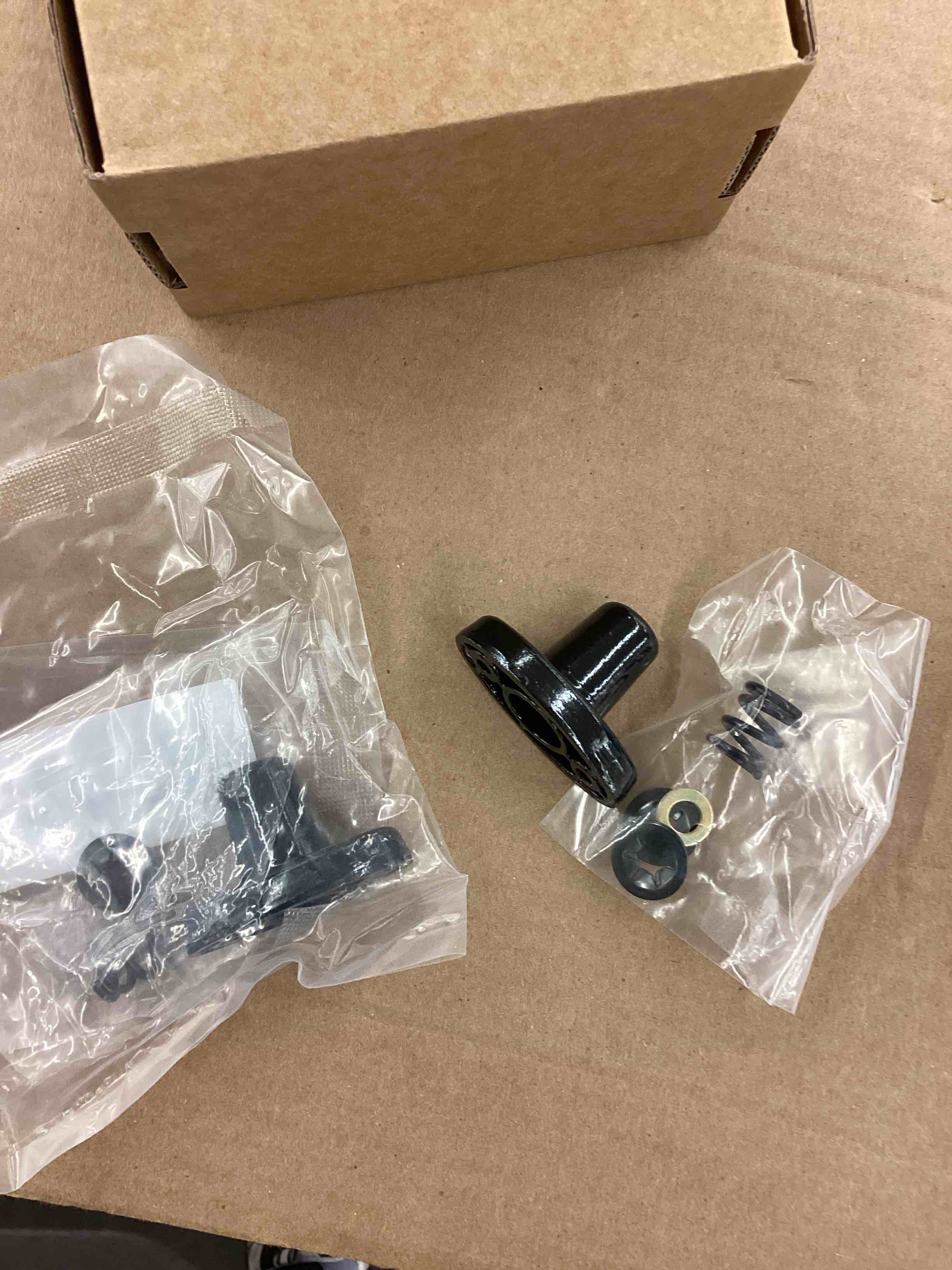 https://s3.amazonaws.com/lotting-images-prod/BoxBids/BXB0502842_1778860395518.jpeg