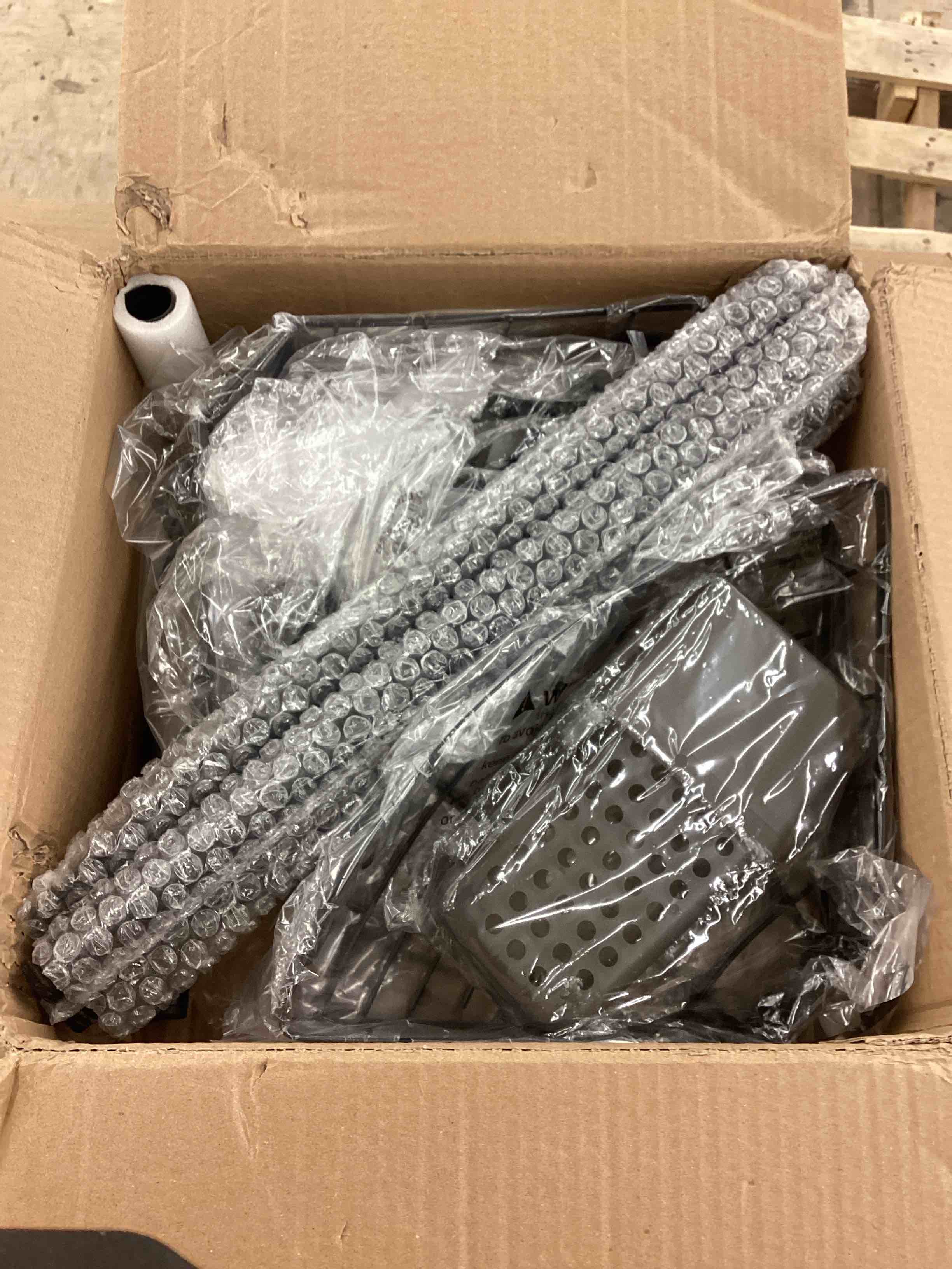 https://s3.amazonaws.com/lotting-images-prod/BoxBids/BXB0502851_1778855249012.jpeg