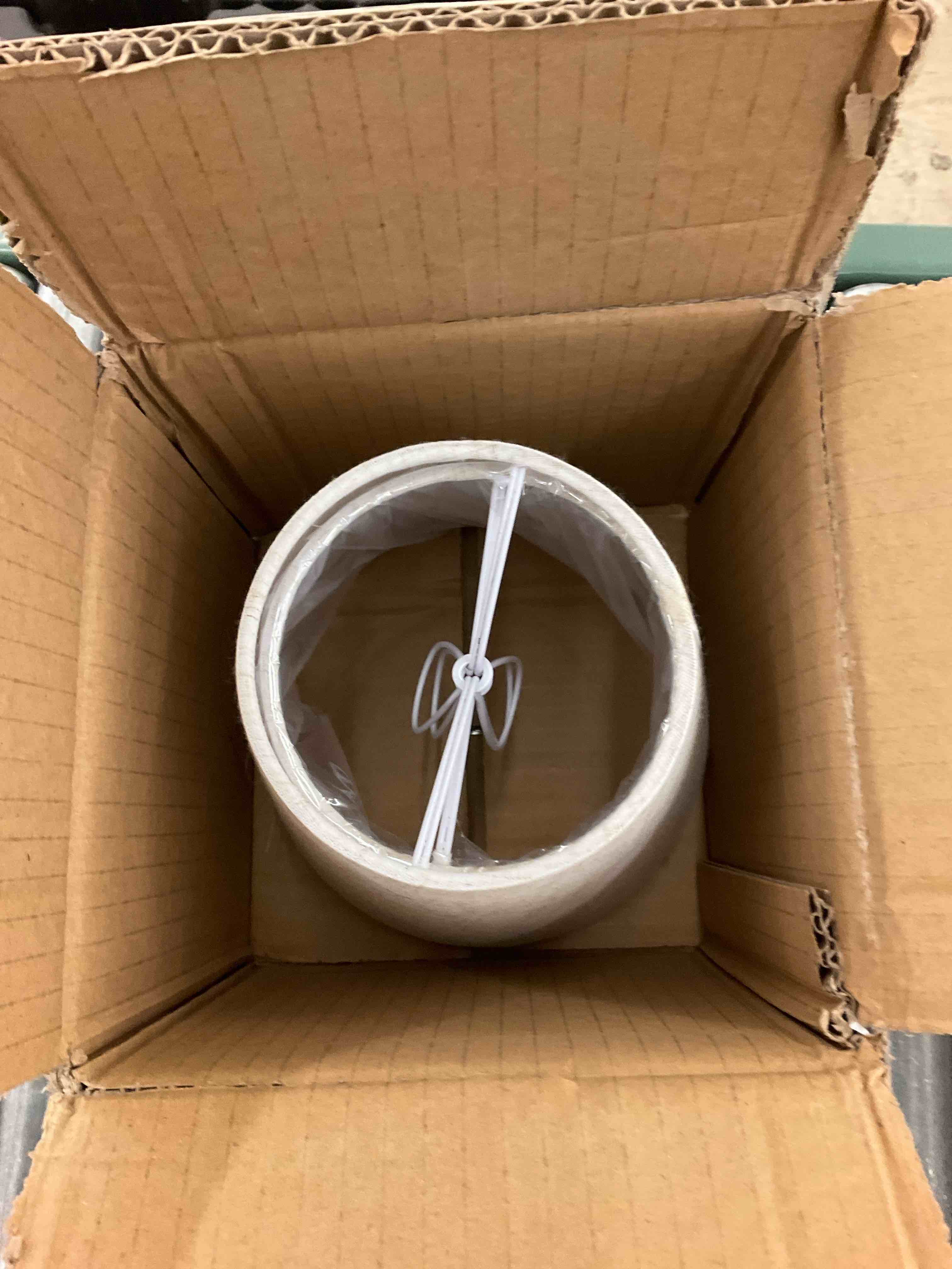 https://s3.amazonaws.com/lotting-images-prod/BoxBids/BXB0503014_1779724697587.jpeg